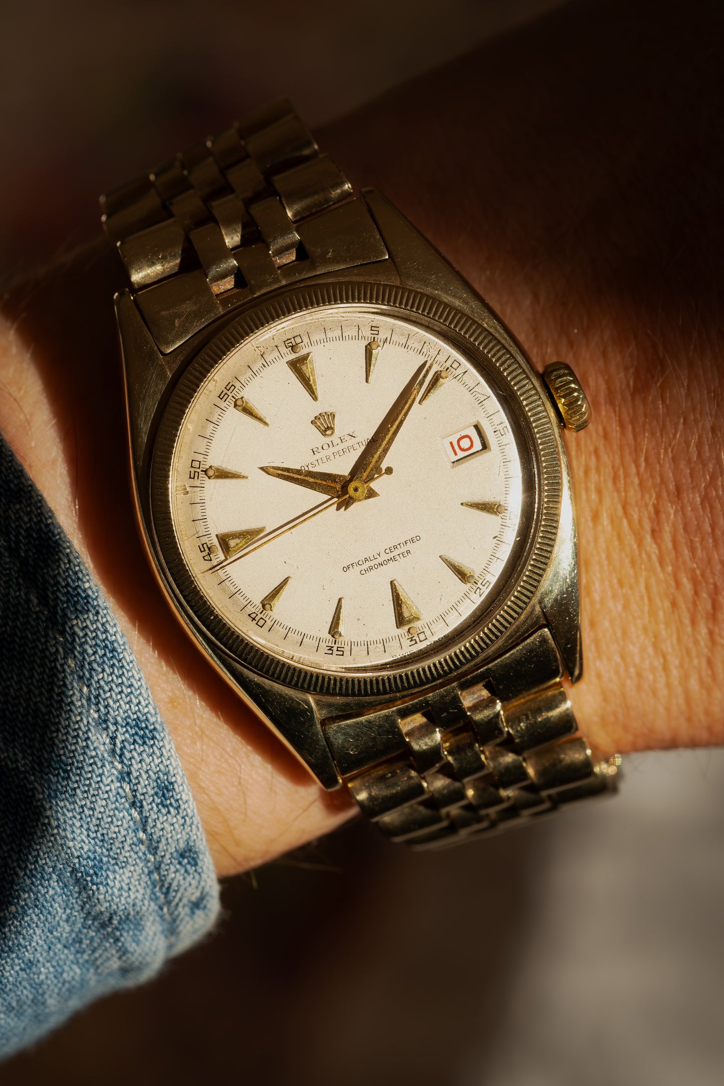 ROLEX Oyster Perpetual Datejust Ovettone Bubbleback Ref. 6075 10ct Gold (1951)