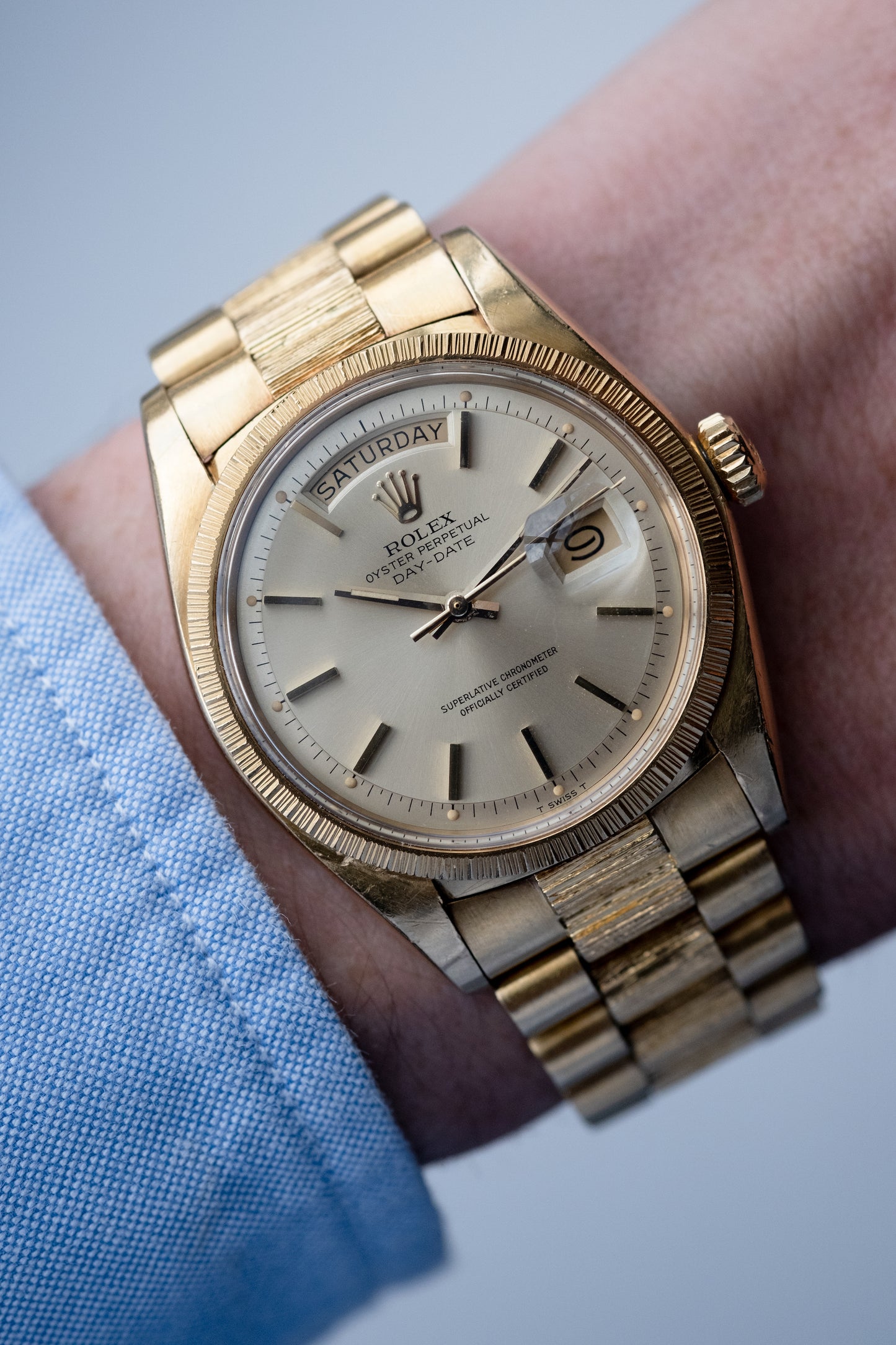 ROLEX Oyster Perpetual Day Date Ref. 1807 Bark finish President 18ct Yellow Gold (1973)