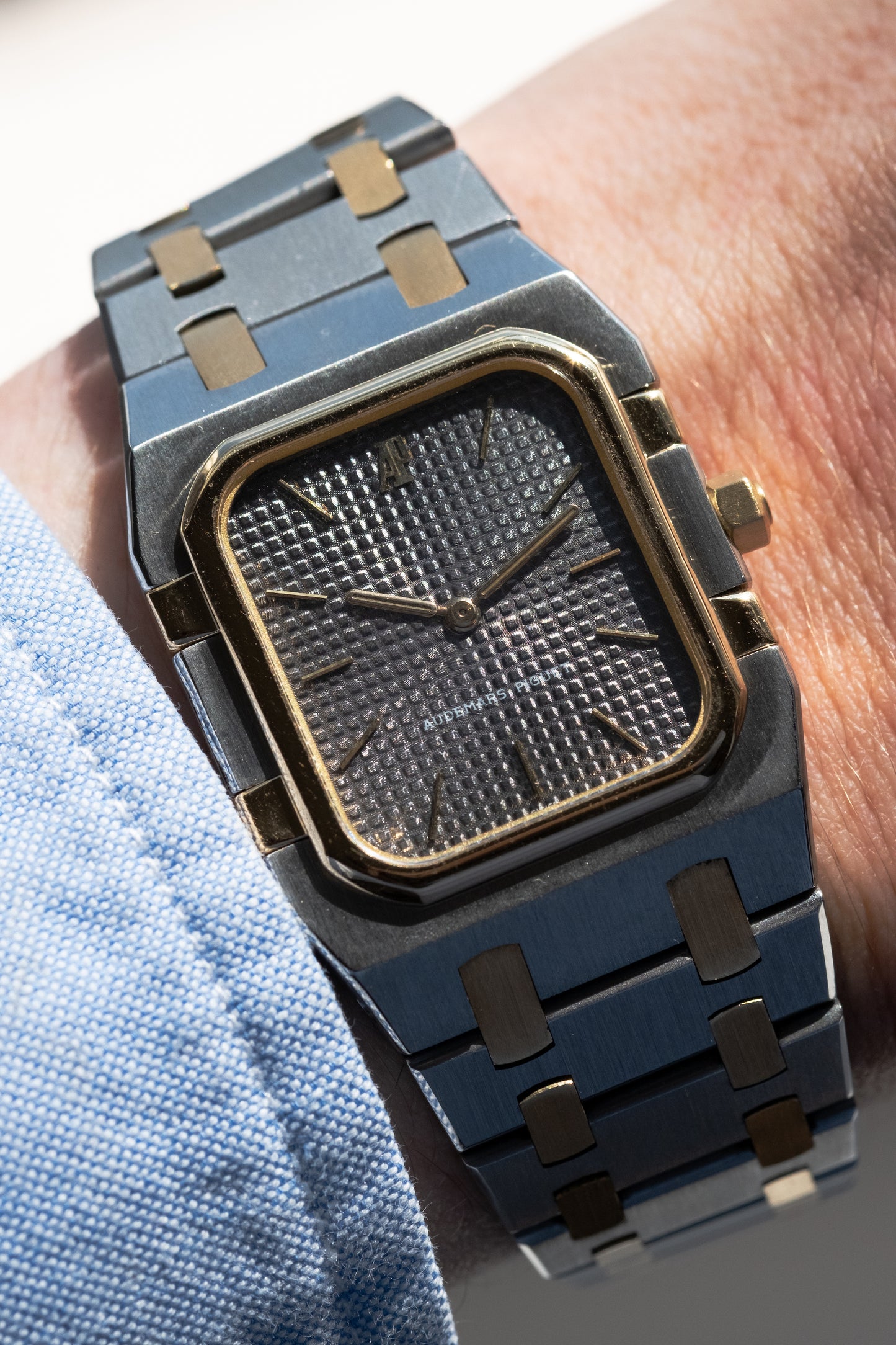 AUDEMARS PIGUET Royal Oak Rectangular Midsize Ref. 6005SA (c. 1980)