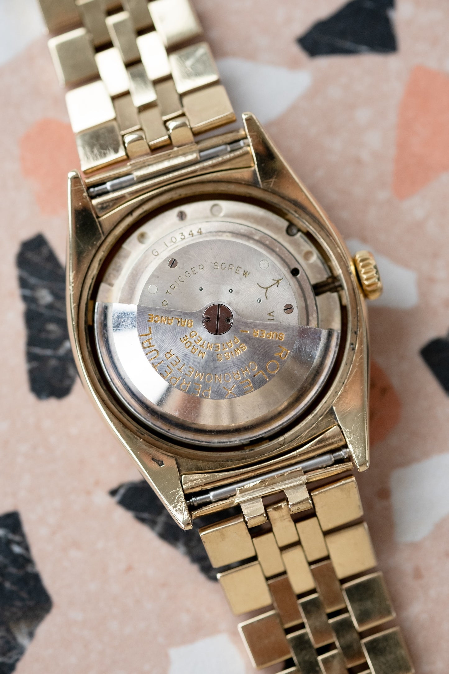 ROLEX Oyster Perpetual Datejust Ovettone Bubbleback Ref. 6075 10ct Gold (1951)
