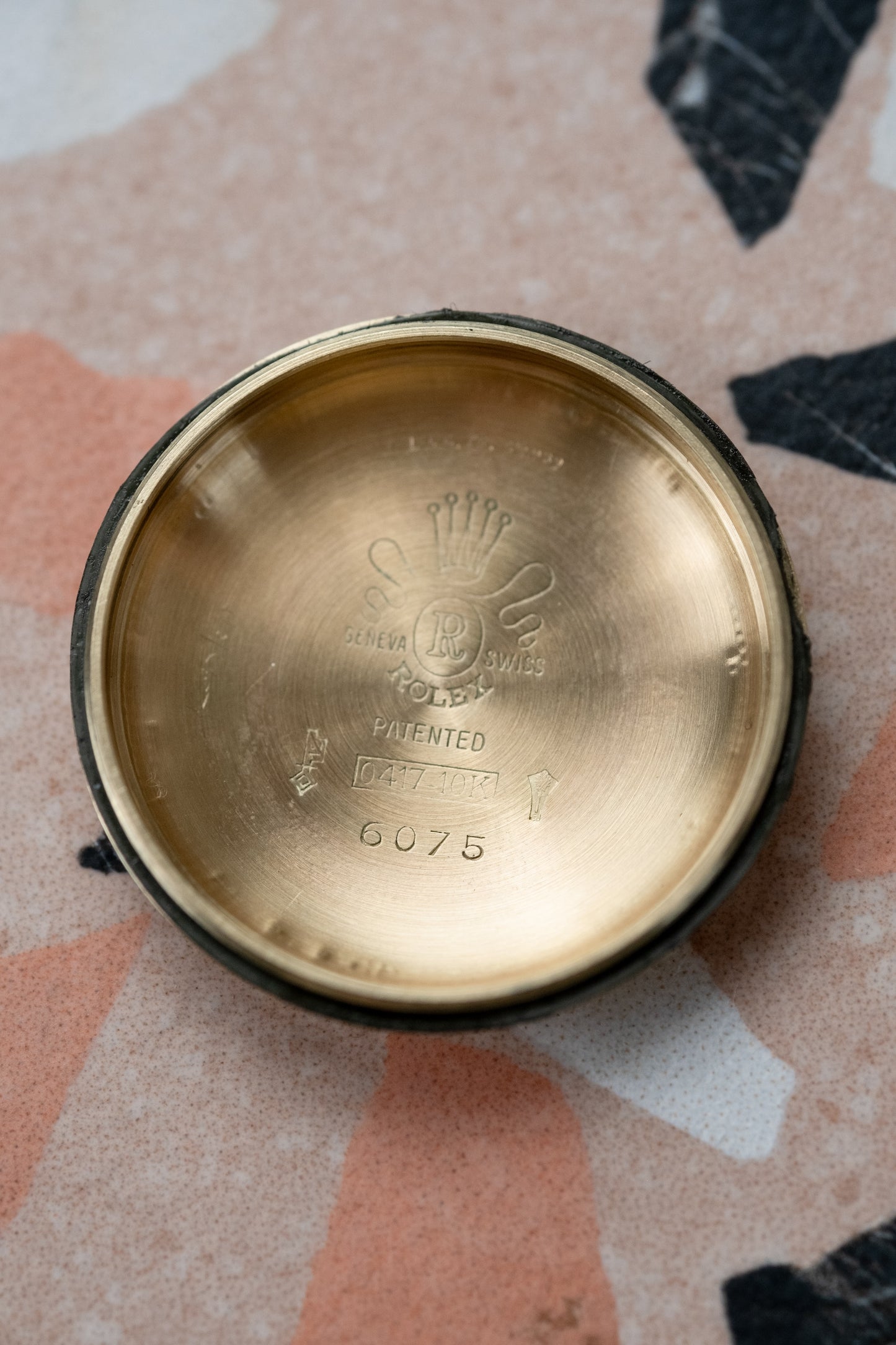 ROLEX Oyster Perpetual Datejust Ovettone Bubbleback Ref. 6075 10ct Gold (1951)