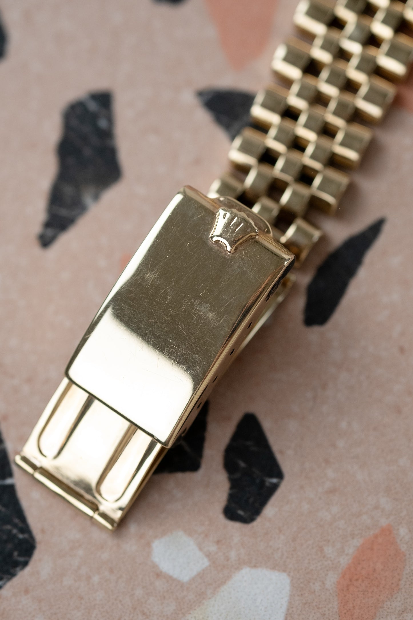 ROLEX Oyster Perpetual Datejust Ovettone Bubbleback Ref. 6075 10ct Gold (1951)
