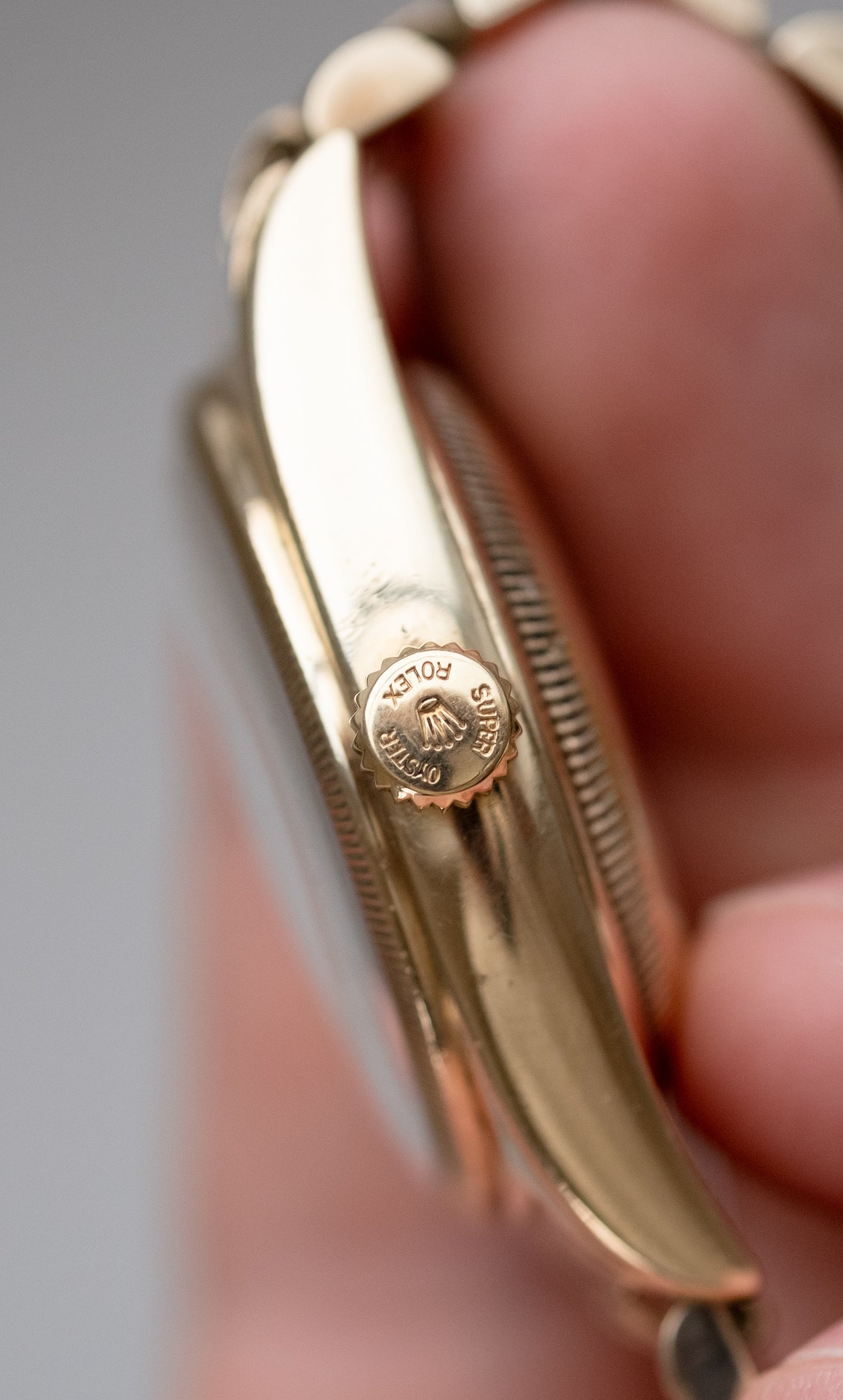 ROLEX Oyster Perpetual Datejust Ovettone Bubbleback Ref. 6075 10ct Gold (1951)