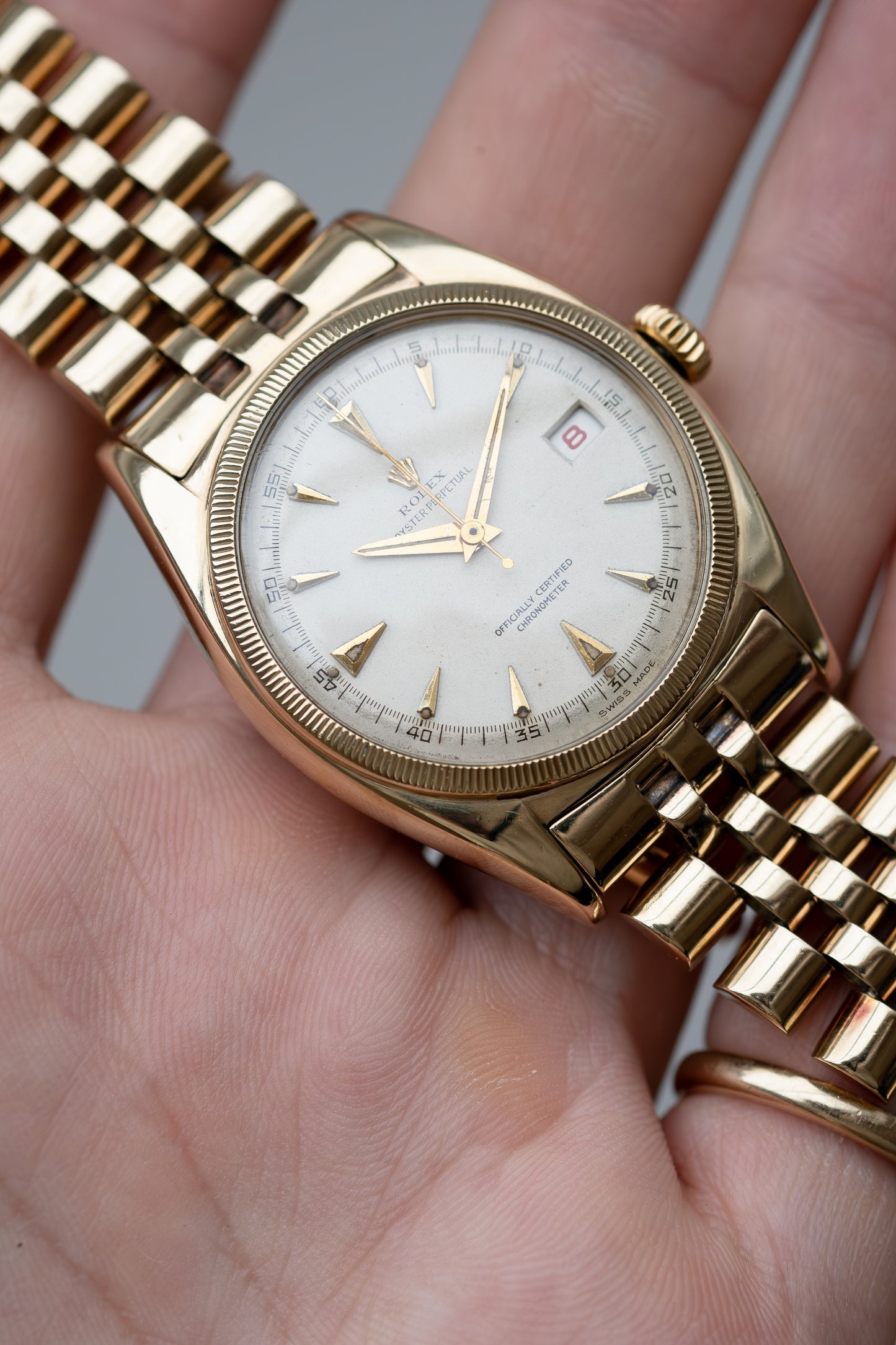 ROLEX Oyster Perpetual Datejust Ovettone Bubbleback Ref. 6075 10ct Gold (1951)