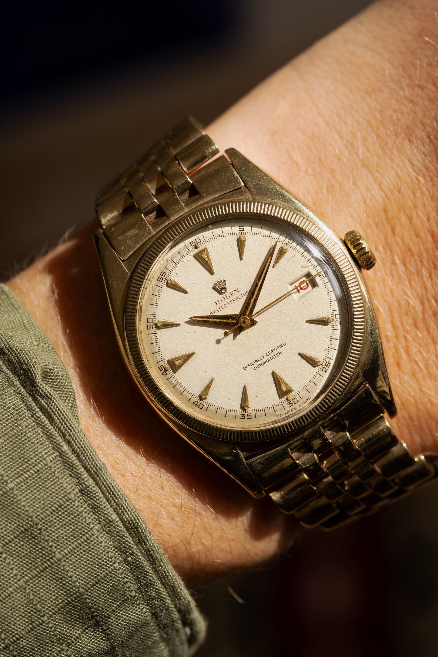 ROLEX Oyster Perpetual Datejust Ovettone Bubbleback Ref. 6075 10ct Gold (1951)