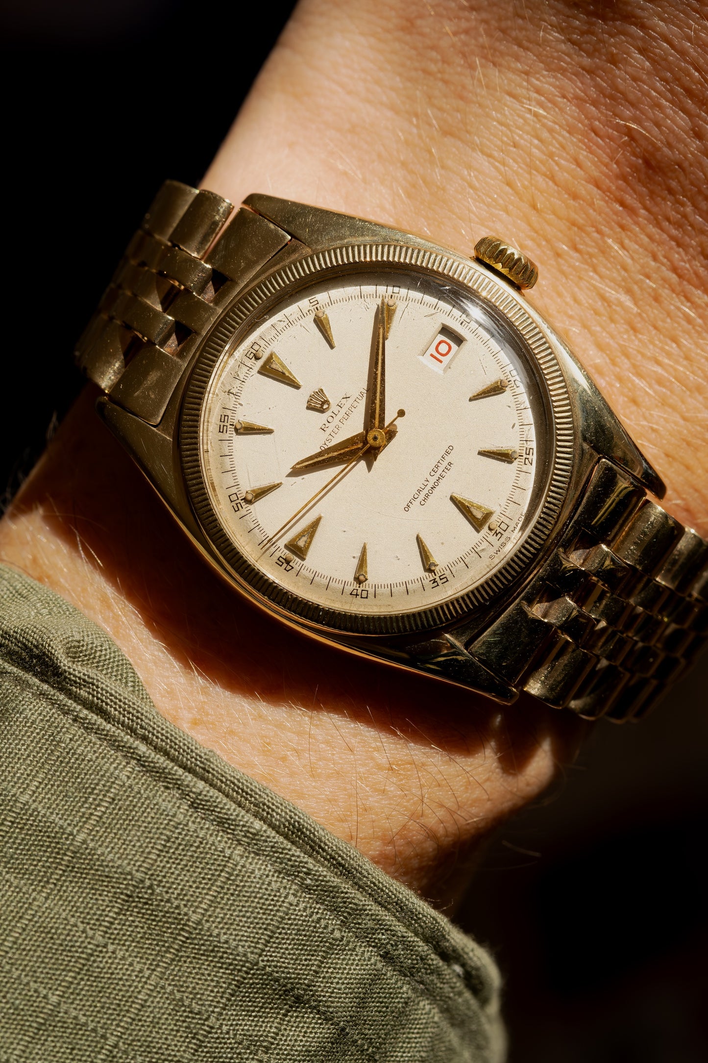 ROLEX Oyster Perpetual Datejust Ovettone Bubbleback Ref. 6075 10ct Gold (1951)