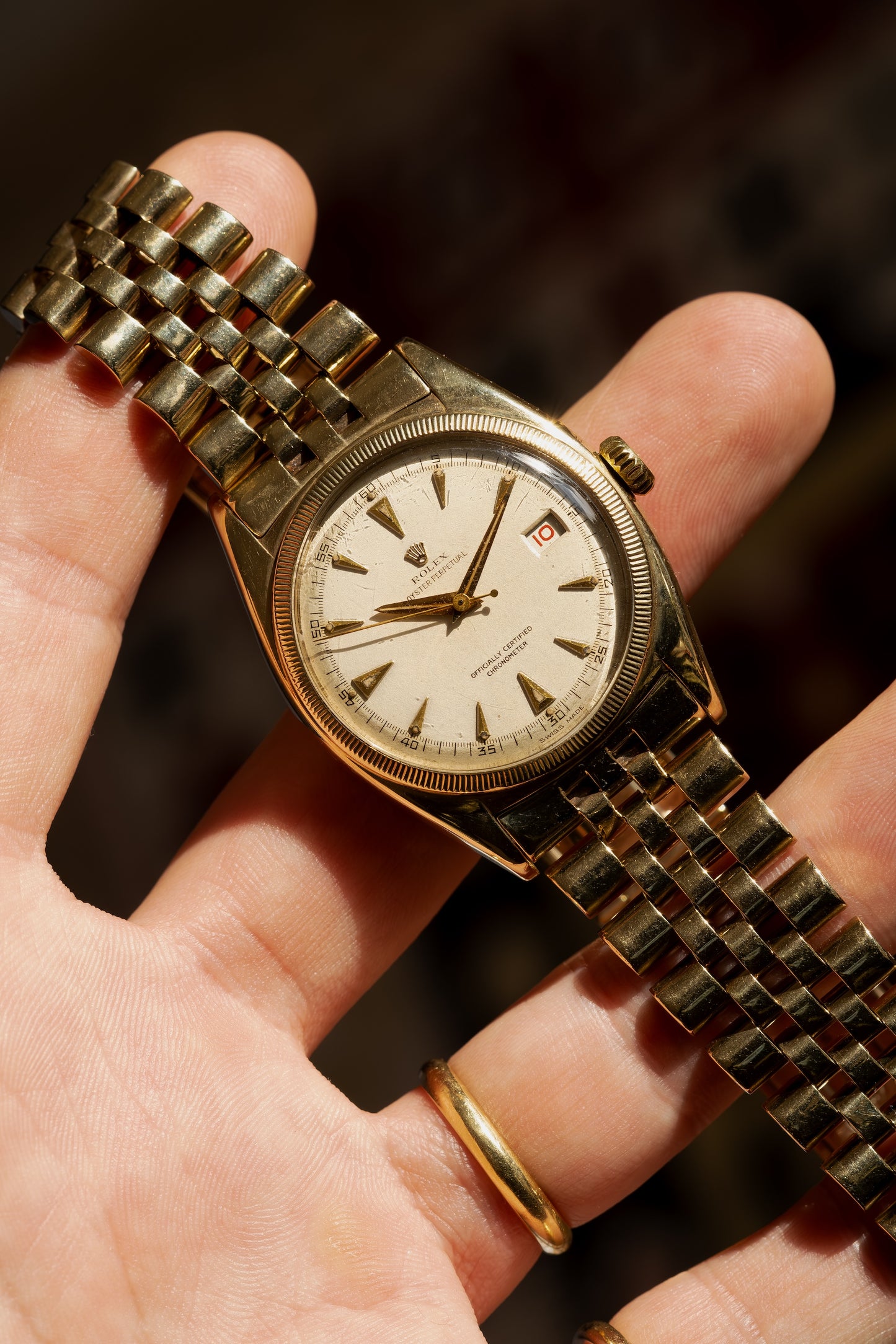 ROLEX Oyster Perpetual Datejust Ovettone Bubbleback Ref. 6075 10ct Gold (1951)