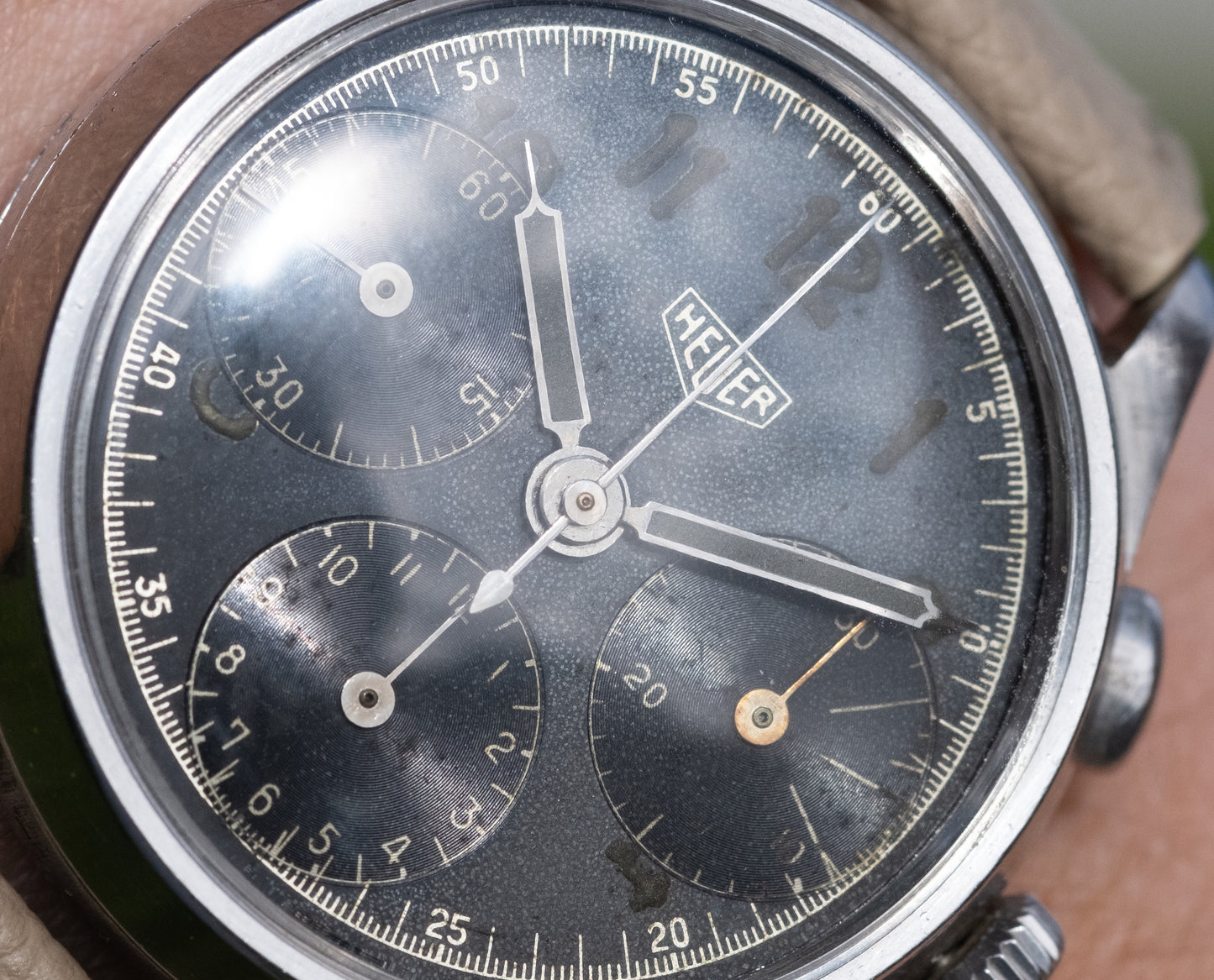 HEUER Pre Carerra Gilt Black Dial Chronograph Ref. 345 Valjoux 71 (c. 1940s)