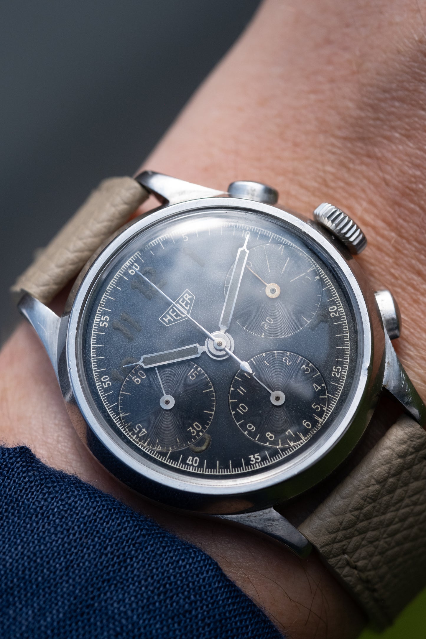 HEUER Pre Carerra Gilt Black Dial Chronograph Ref. 345 Valjoux 71 (c. 1940s)