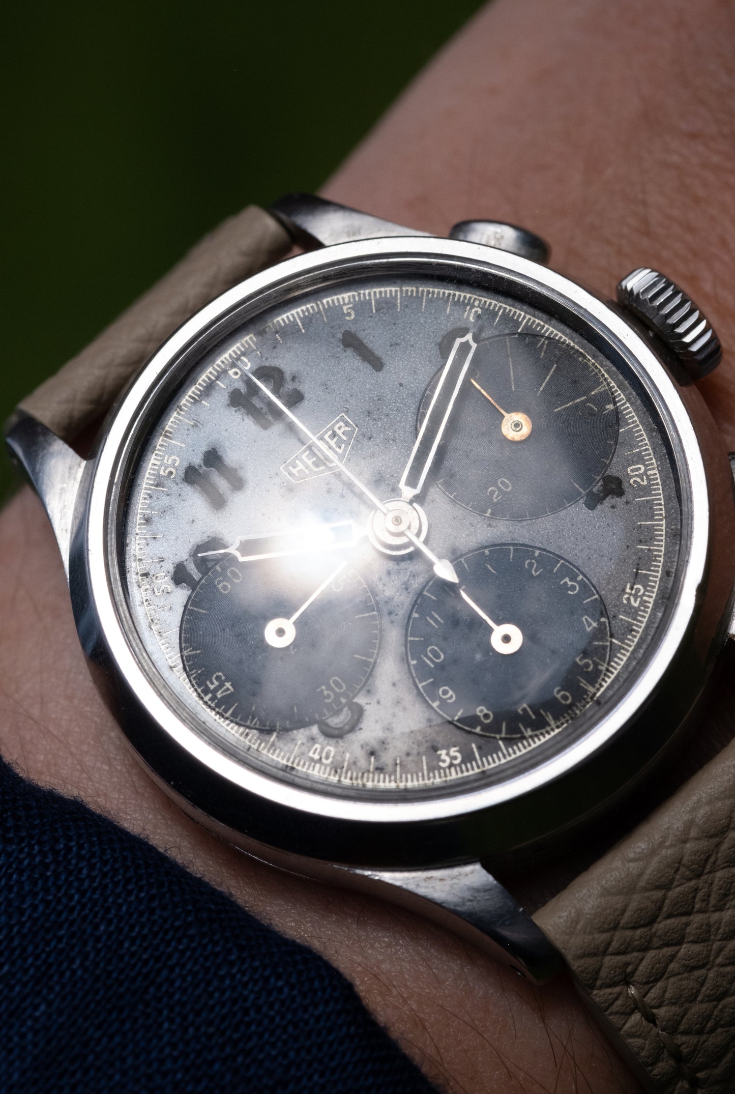 HEUER Pre Carerra Gilt Black Dial Chronograph Ref. 345 Valjoux 71 (c. 1940s)