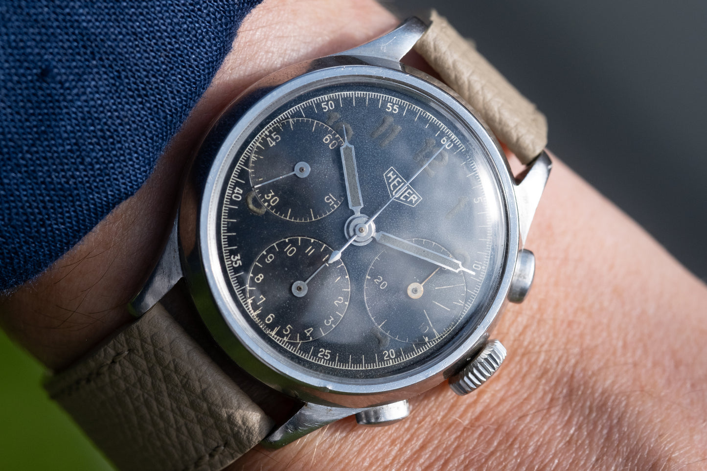 HEUER Pre Carerra Gilt Black Dial Chronograph Ref. 345 Valjoux 71 (c. 1940s)