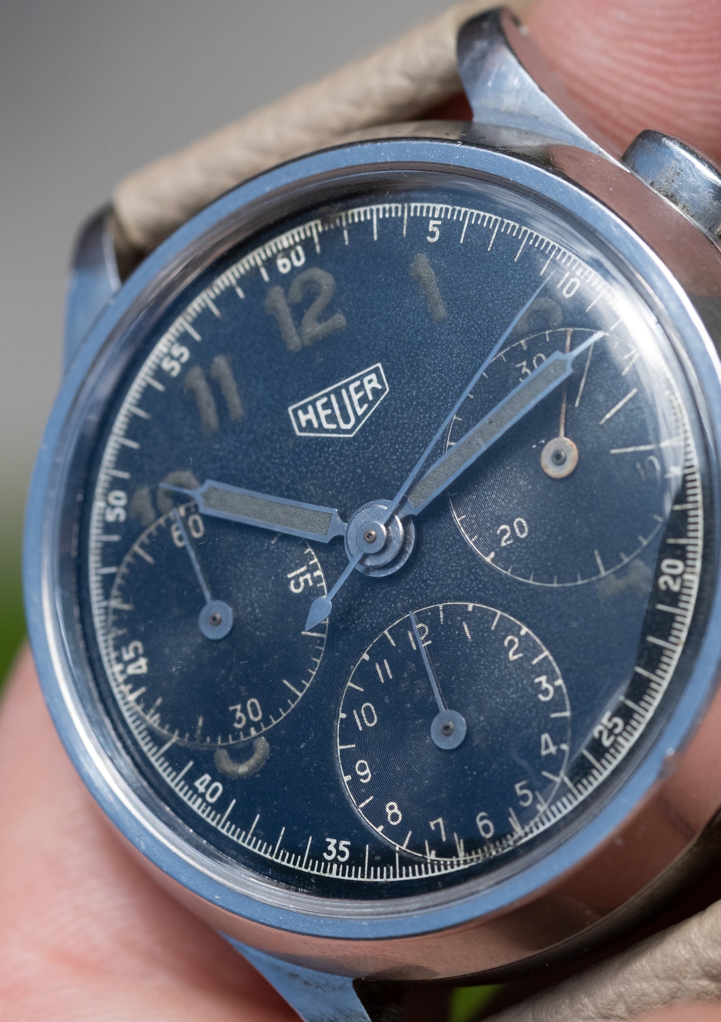 HEUER Pre Carerra Gilt Black Dial Chronograph Ref. 345 Valjoux 71 (c. 1940s)