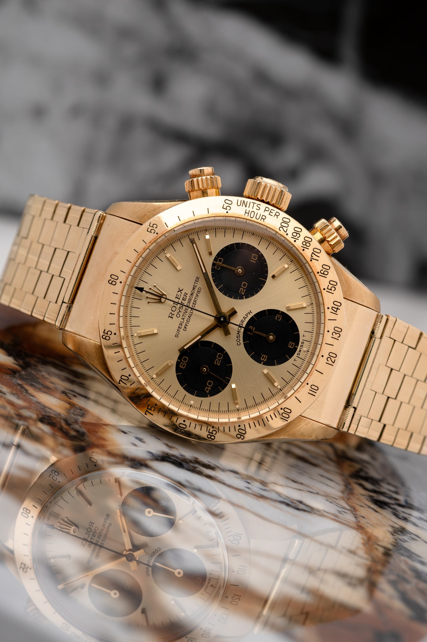 ROLEX Cosmograph Daytona Reference 6265 18ct Gold Champagne Dial (1985)