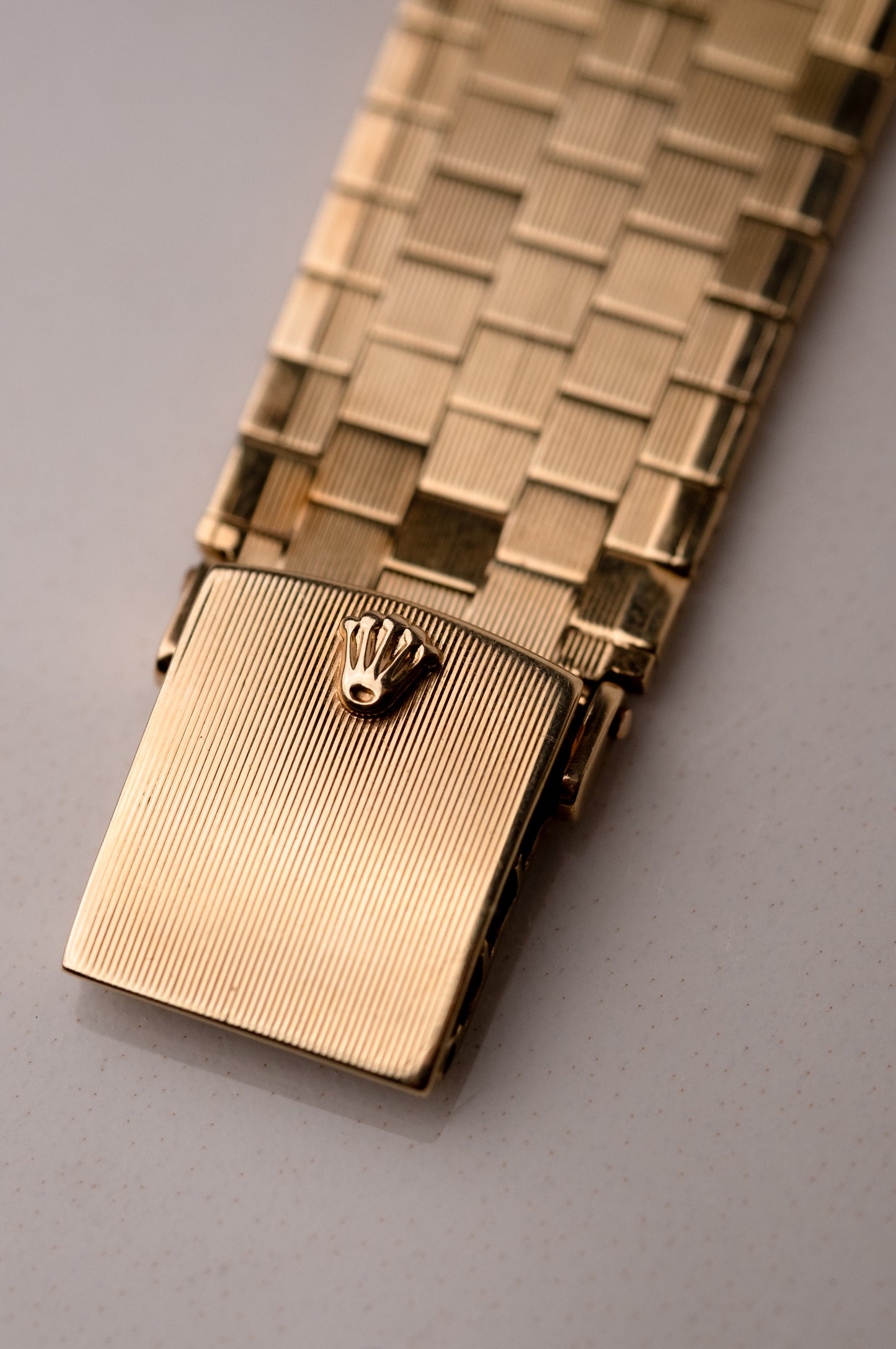 ROLEX Cosmograph Daytona Reference 6265 18ct Gold Champagne Dial (1985)