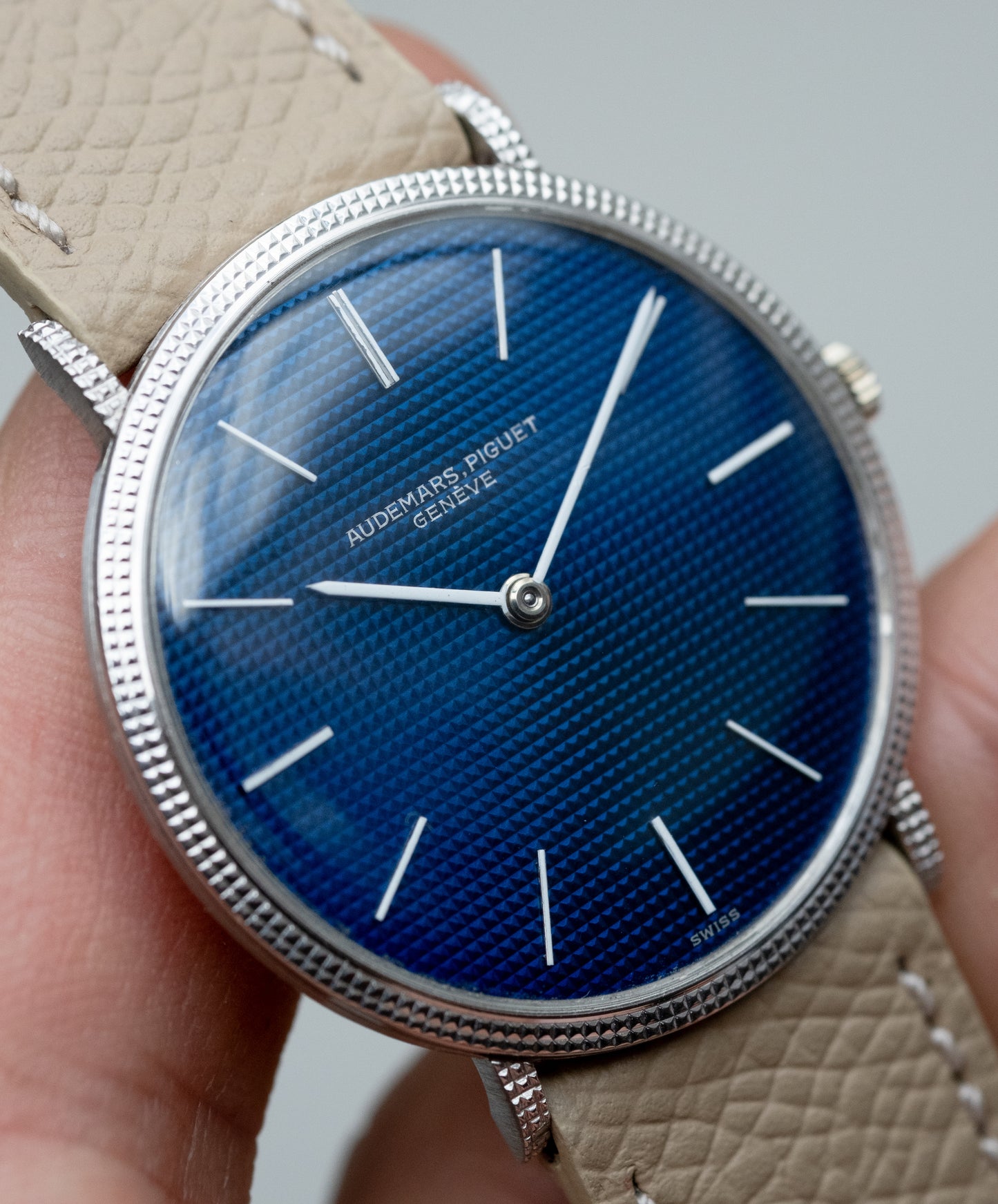 AUDEMARS PIGUET Ultra Thin White Gold Hobnail Blue Dial Ref. 5259 (c. 1970)