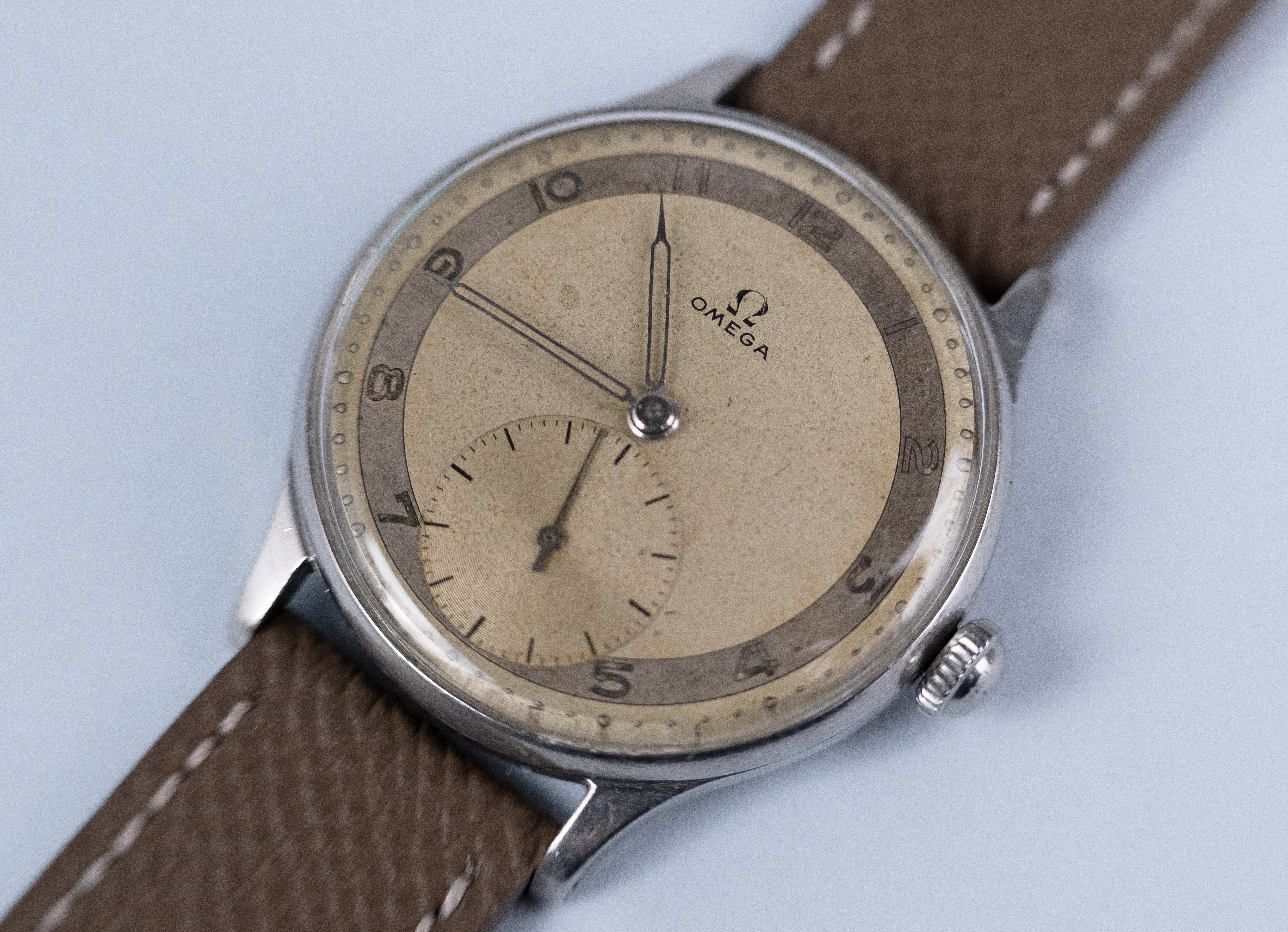 OMEGA 30.T2 Two-Tone dial ref 2317/15 (1946)