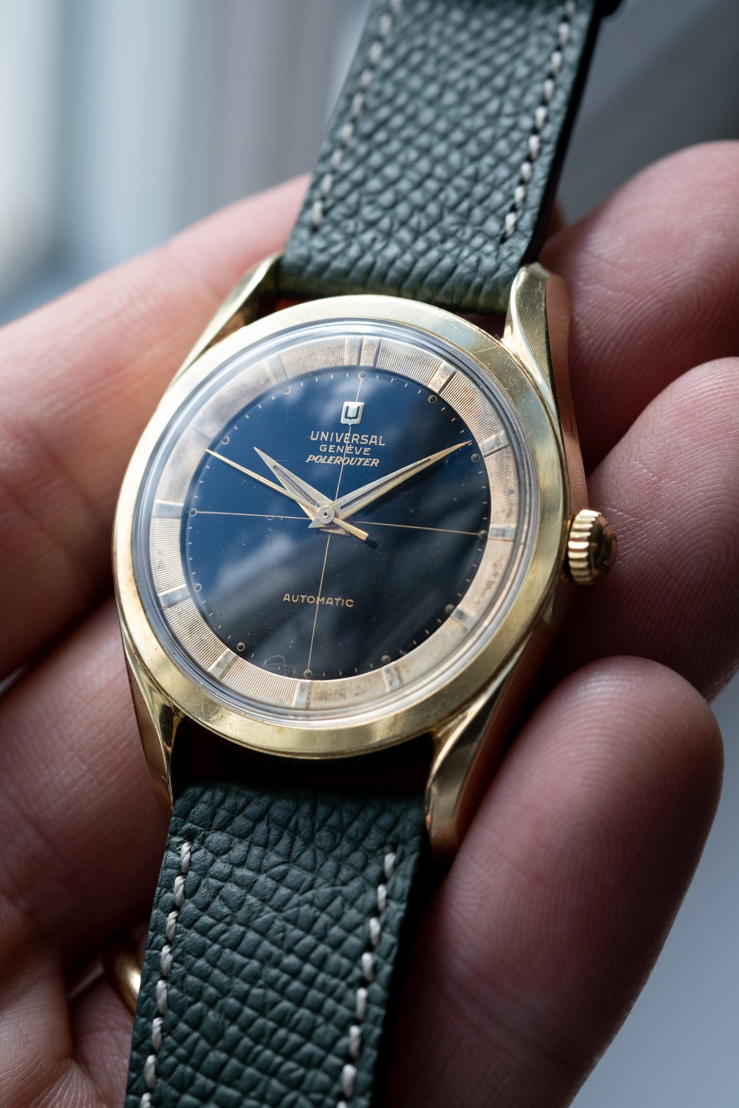 UNIVERSAL GENEVE Automatic Polerouter Gold Capped Gloss Black Ref. 138SS (c. 1960)