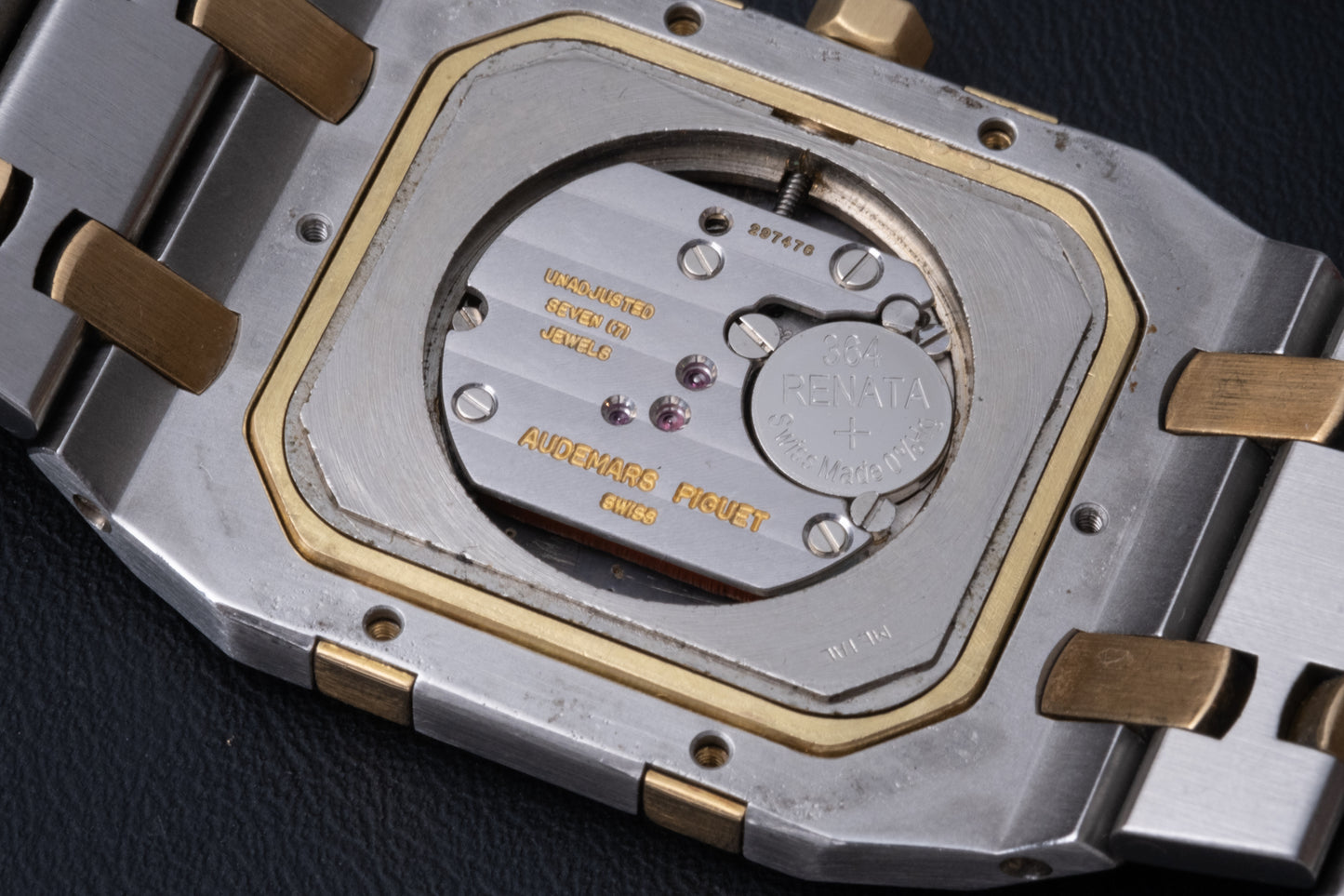 AUDEMARS PIGUET Royal Oak Rectangular Midsize Ref. 6005SA (c. 1980)