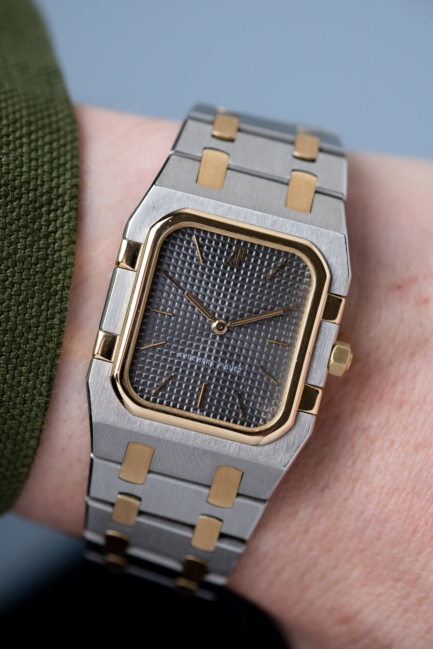 AUDEMARS PIGUET Royal Oak Rectangular Midsize Ref. 6005SA (c. 1980)