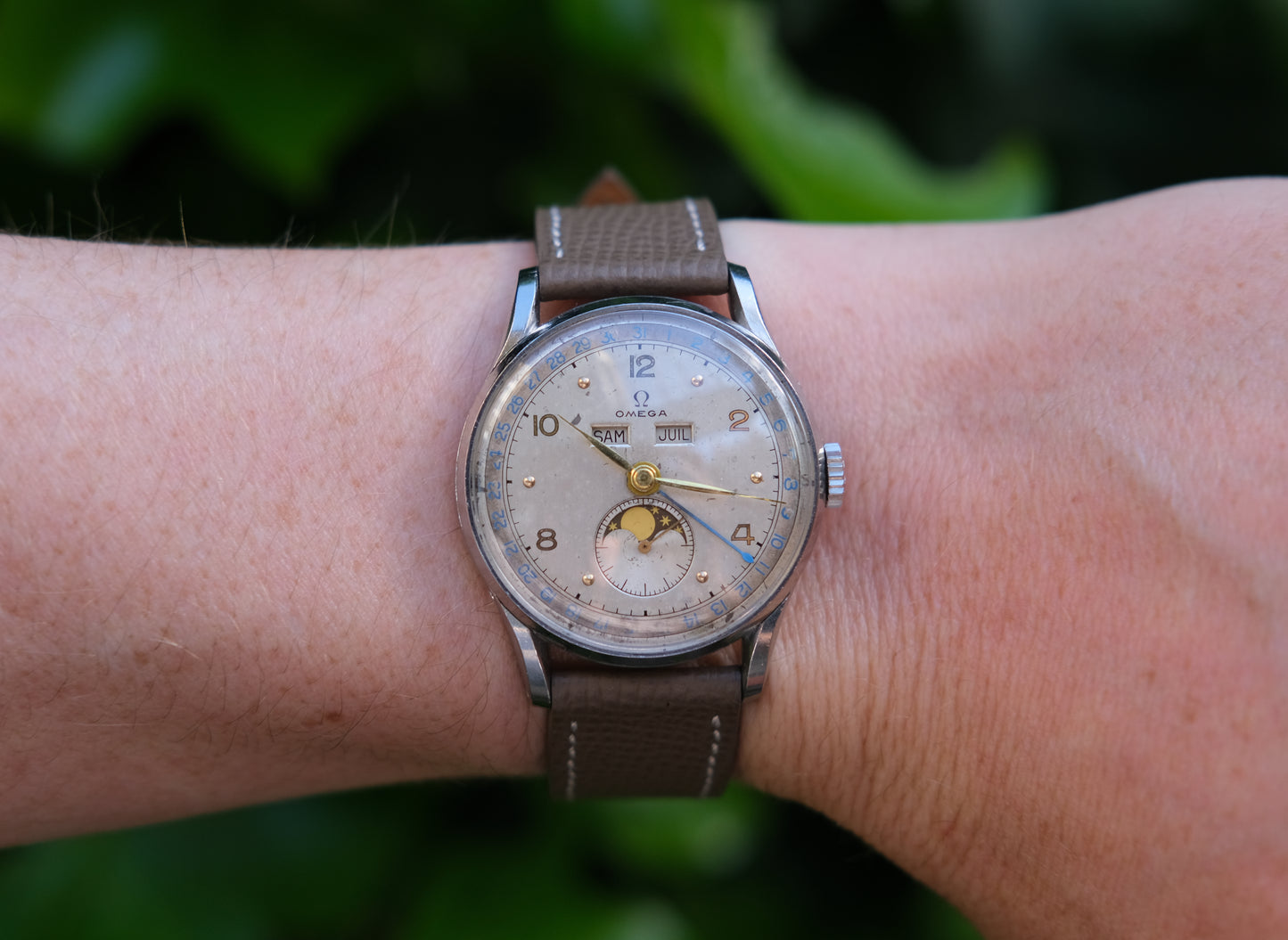OMEGA Cosmic Triple Calendar Moonphase Ref 2471/1 (1946)