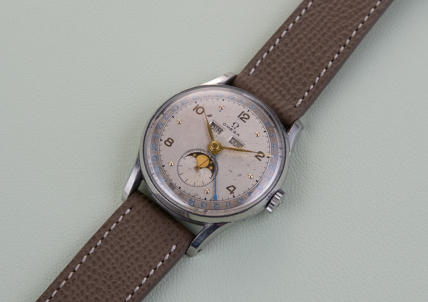 OMEGA Cosmic Triple Calendar Moonphase Ref 2471/1 (1946)