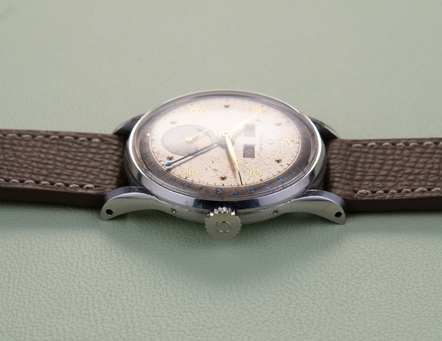OMEGA Cosmic Triple Calendar Moonphase Ref 2471/1 (1946)