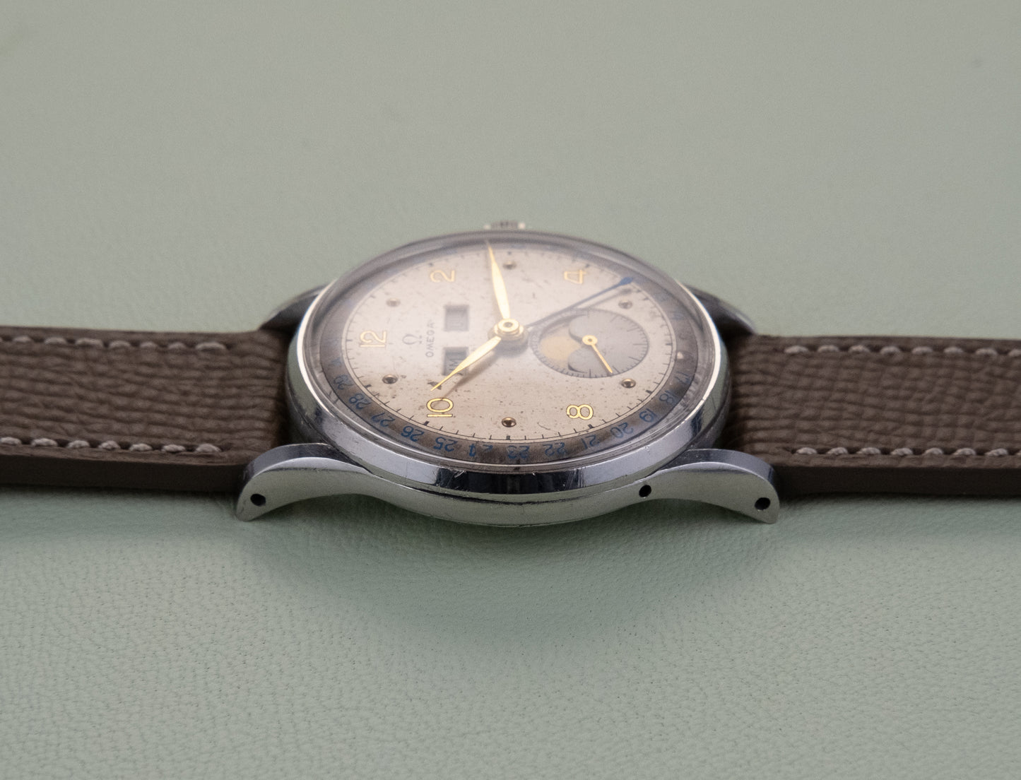 OMEGA Cosmic Triple Calendar Moonphase Ref 2471/1 (1946)