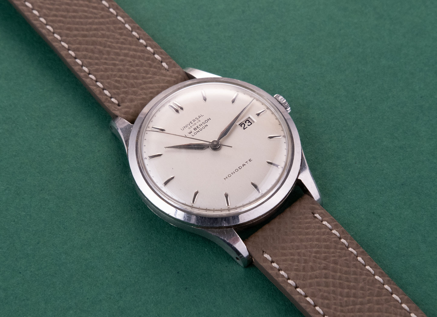 UNIVERSAL GENEVE Monodate Ref. 21319/1 (c. 1952)