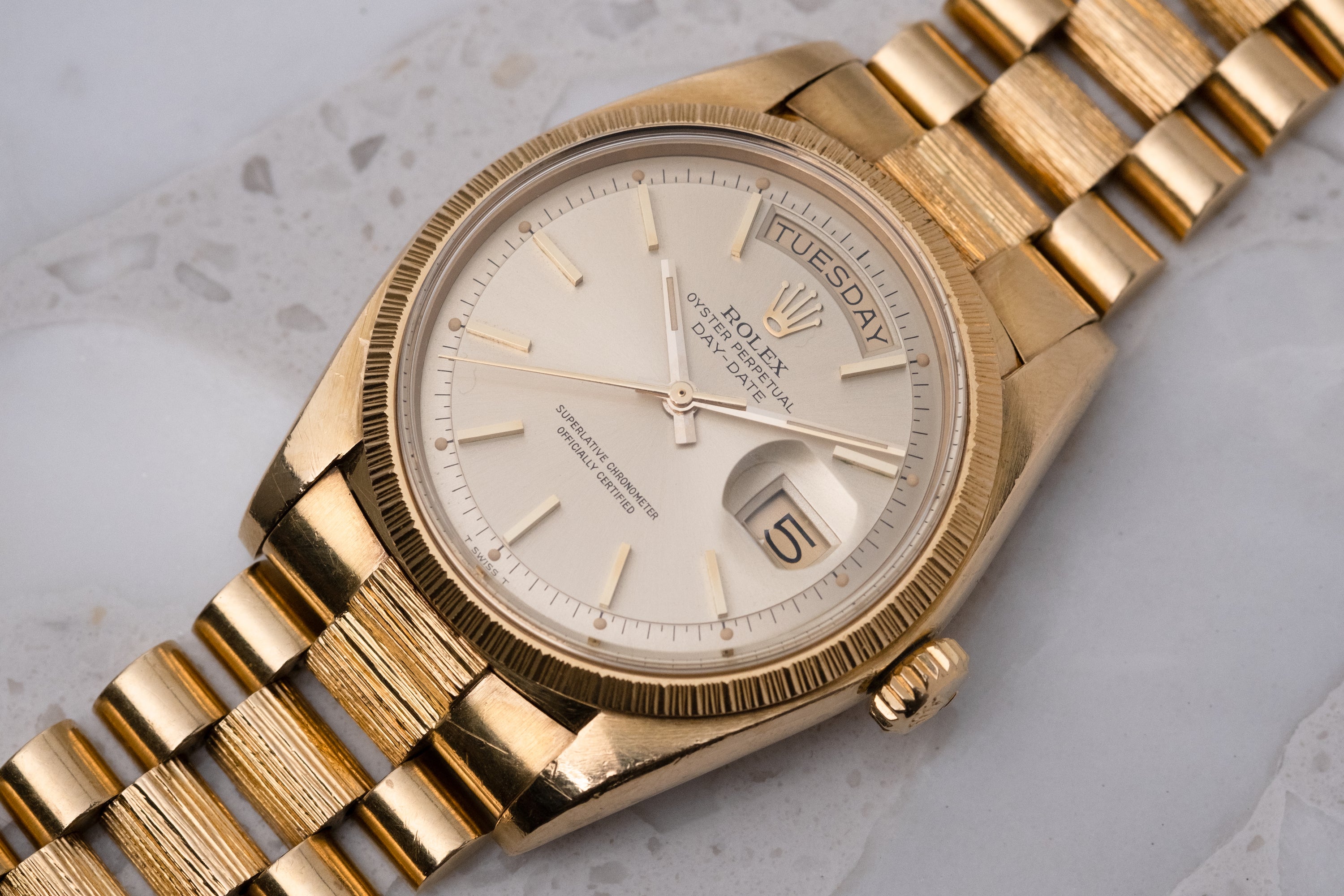 ROLEX Oyster Perpetual Day Date Ref. 1807 Bark finish President 18ct Yellow Gold (1973)