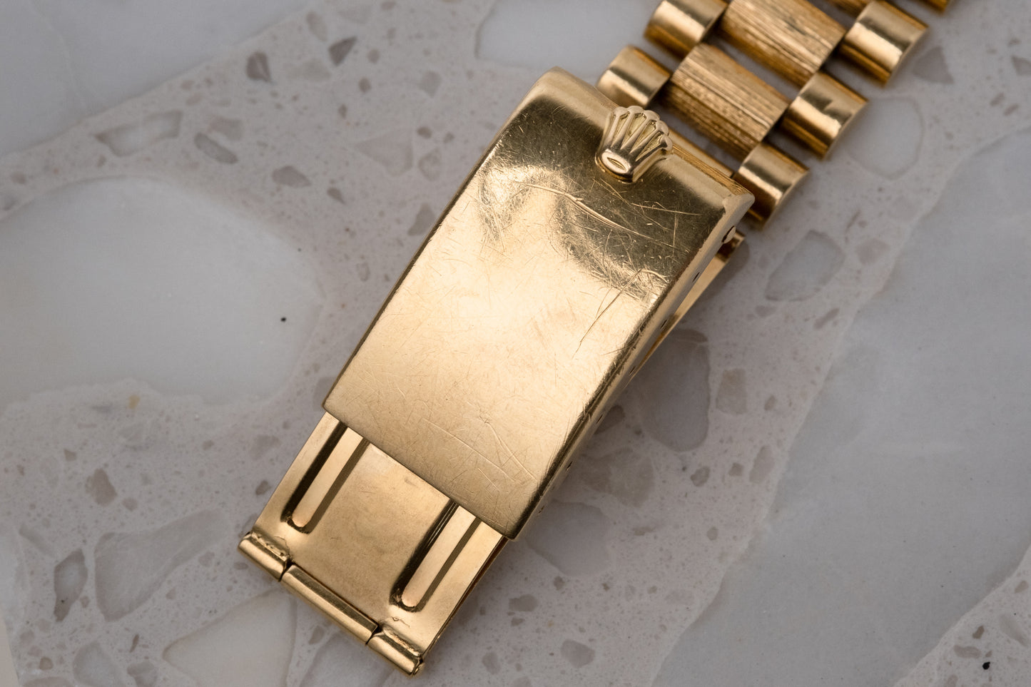 ROLEX Oyster Perpetual Day Date Ref. 1807 Bark finish President 18ct Yellow Gold (1973)