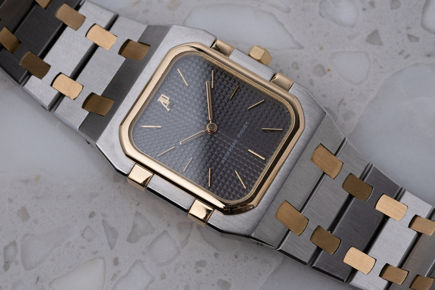 AUDEMARS PIGUET Royal Oak Rectangular Midsize Ref. 6005SA (c. 1980)