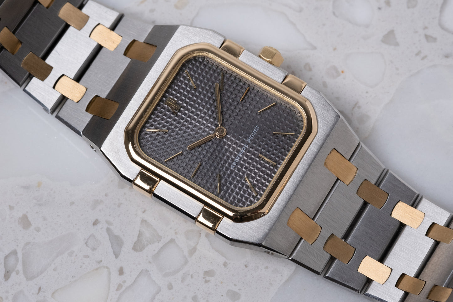 AUDEMARS PIGUET Royal Oak Rectangular Midsize Ref. 6005SA (c. 1980)