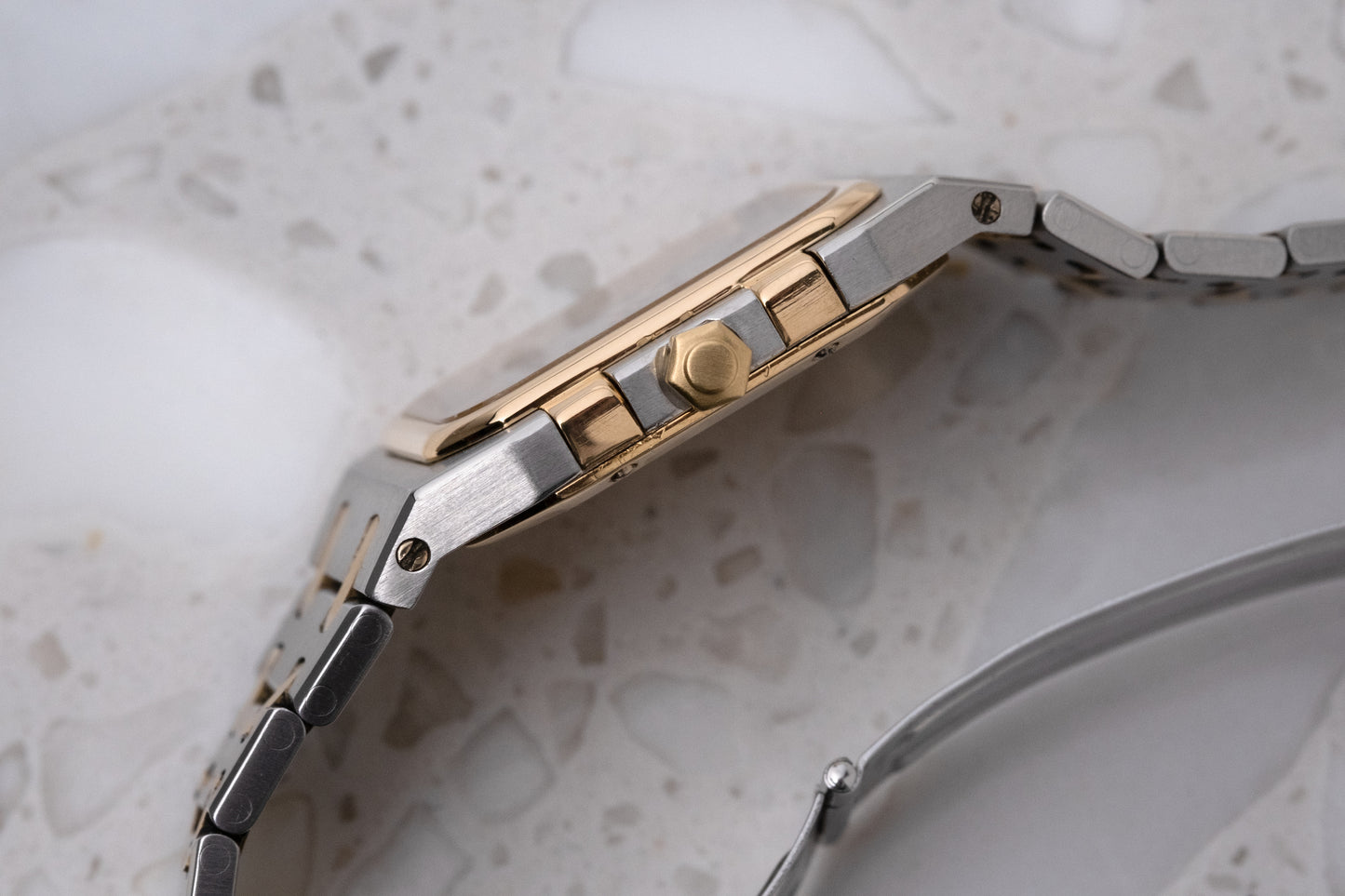 AUDEMARS PIGUET Royal Oak Rectangular Midsize Ref. 6005SA (c. 1980)