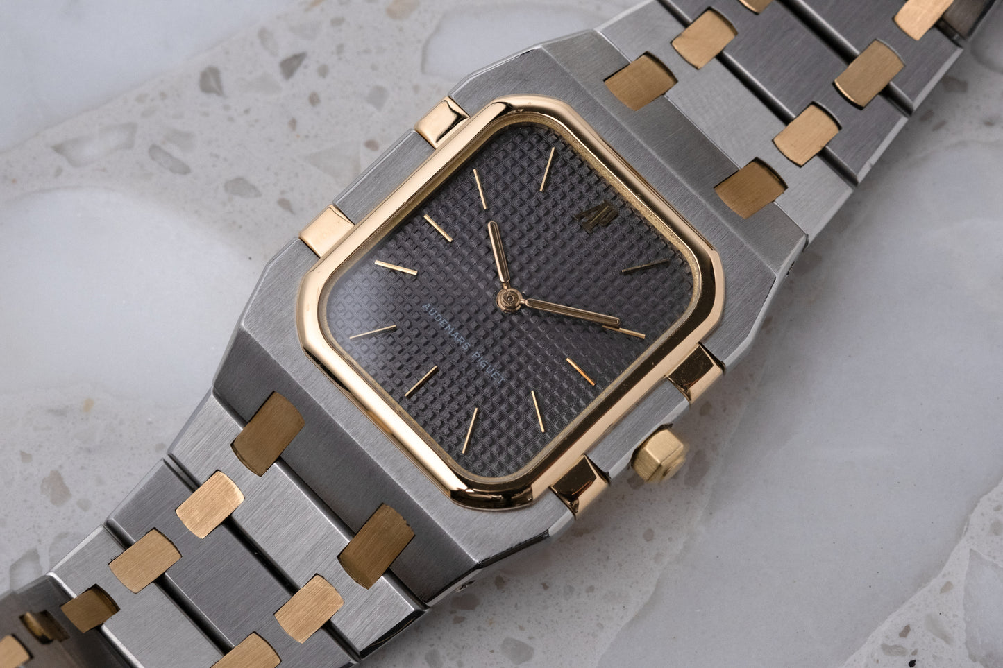 AUDEMARS PIGUET Royal Oak Rectangular Midsize Ref. 6005SA (c. 1980)