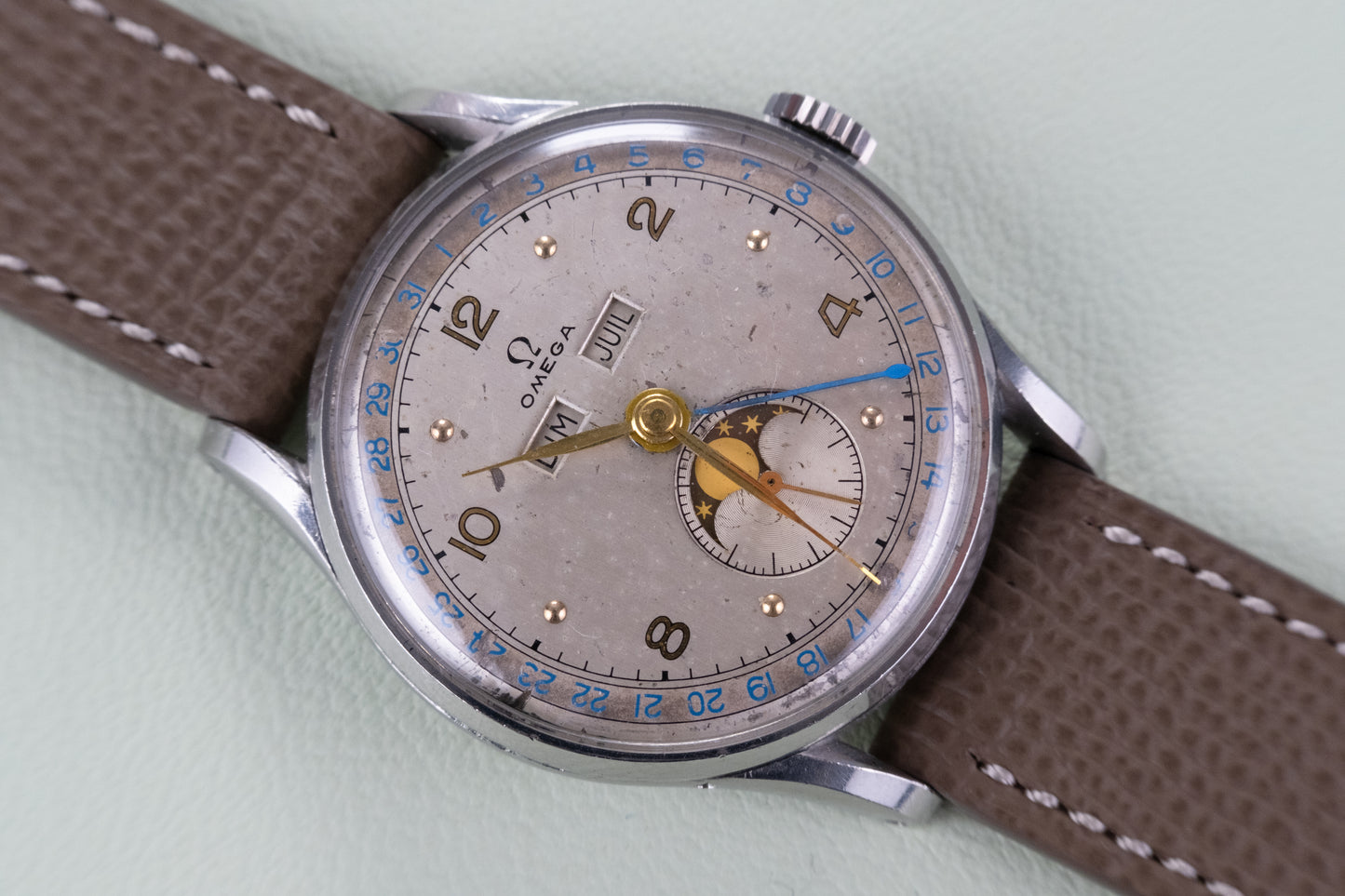 OMEGA Cosmic Triple Calendar Moonphase Ref 2471/1 (1946)