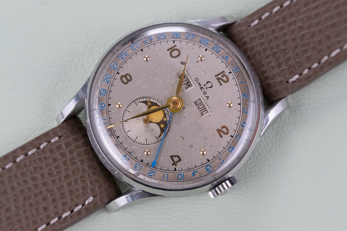 OMEGA Cosmic Triple Calendar Moonphase Ref 2471/1 (1946)