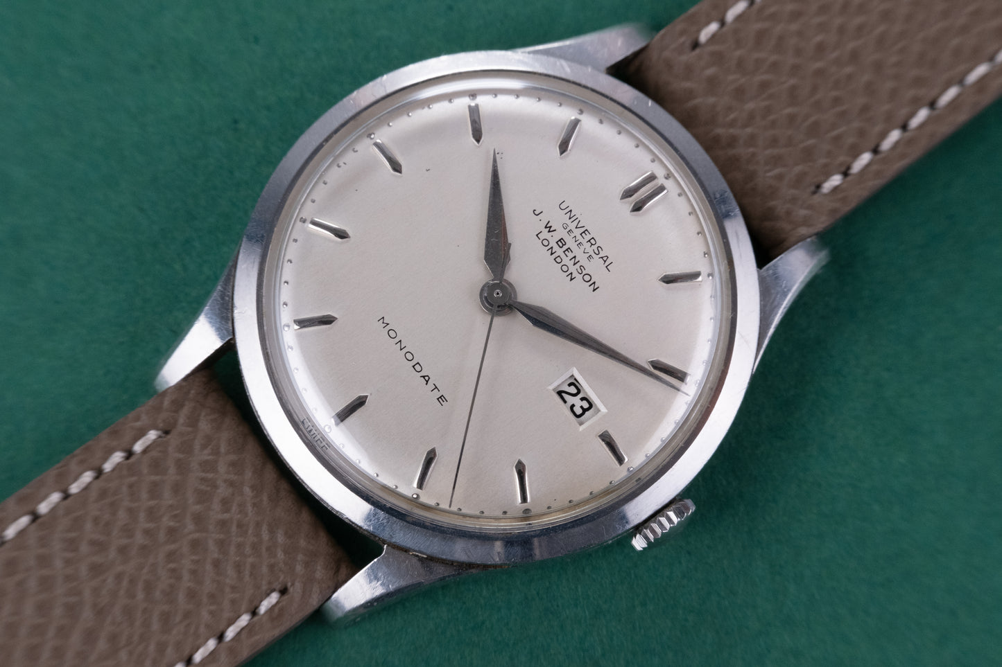 UNIVERSAL GENEVE Monodate Ref. 21319/1 (c. 1952)