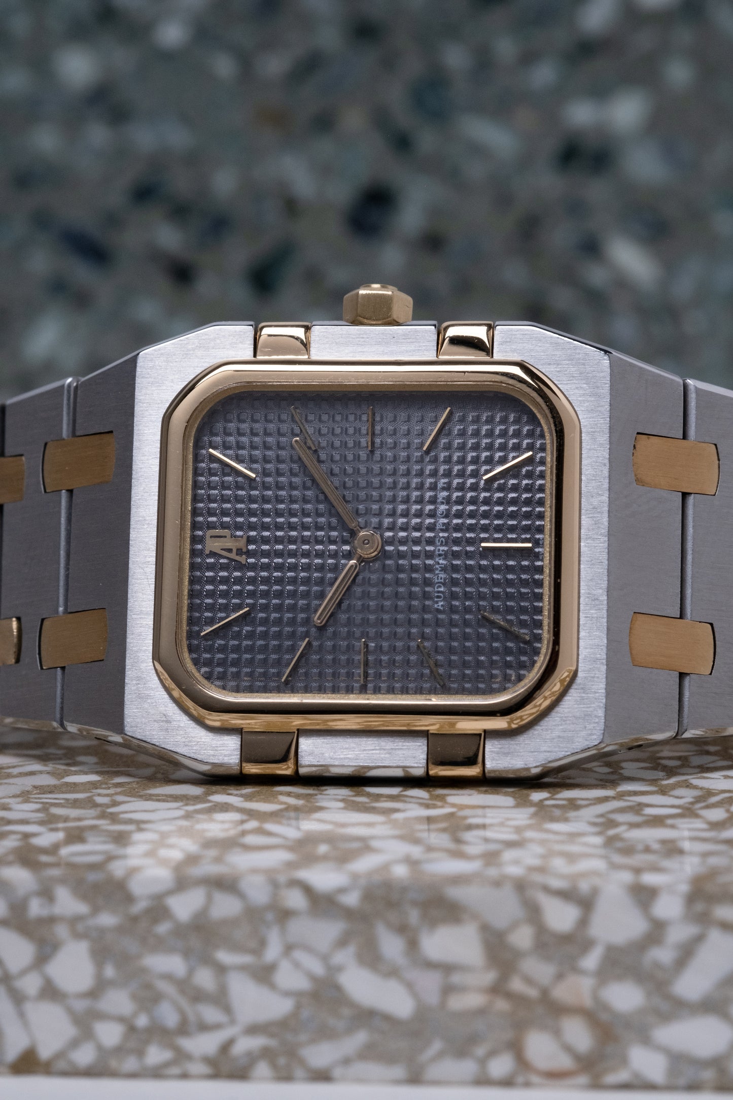 AUDEMARS PIGUET Royal Oak Rectangular Midsize Ref. 6005SA (c. 1980)