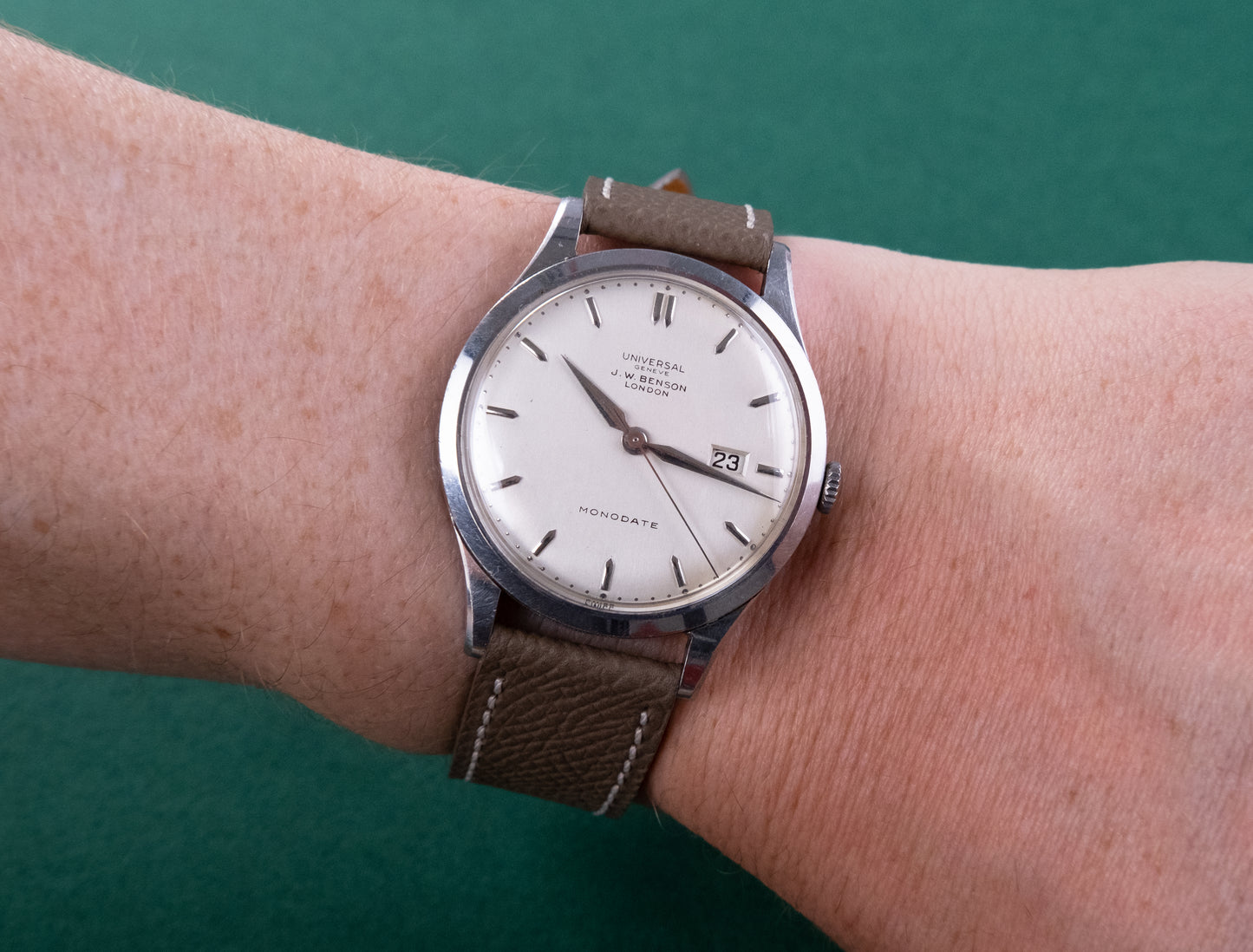 UNIVERSAL GENEVE Monodate Ref. 21319/1 (c. 1952)