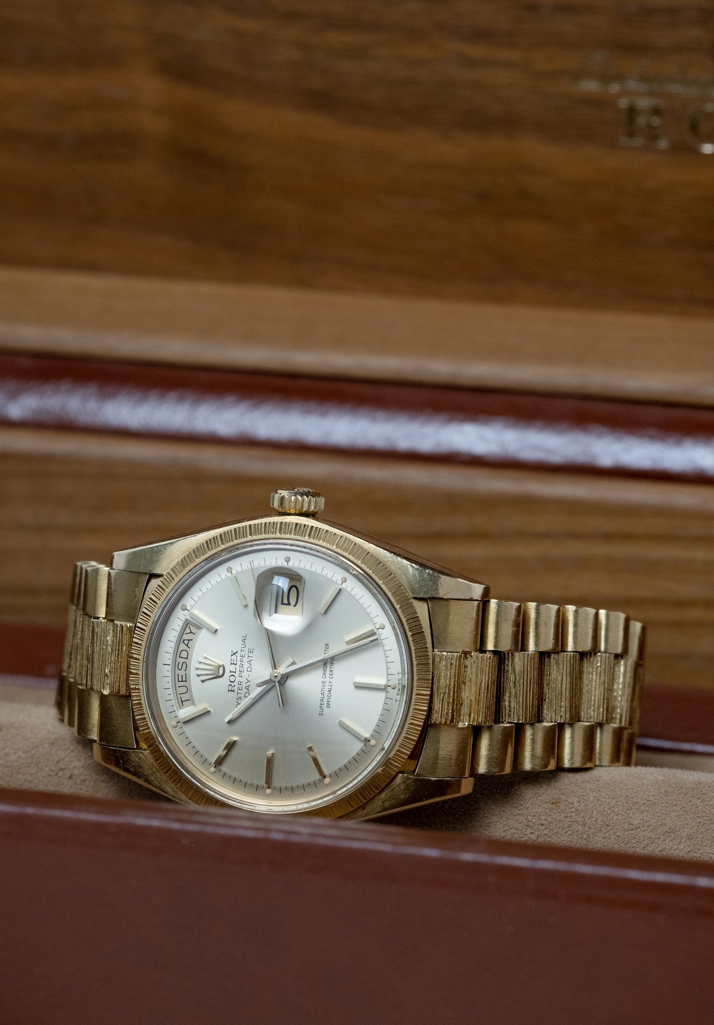 ROLEX Oyster Perpetual Day Date Ref. 1807 Bark finish President 18ct Yellow Gold (1973)