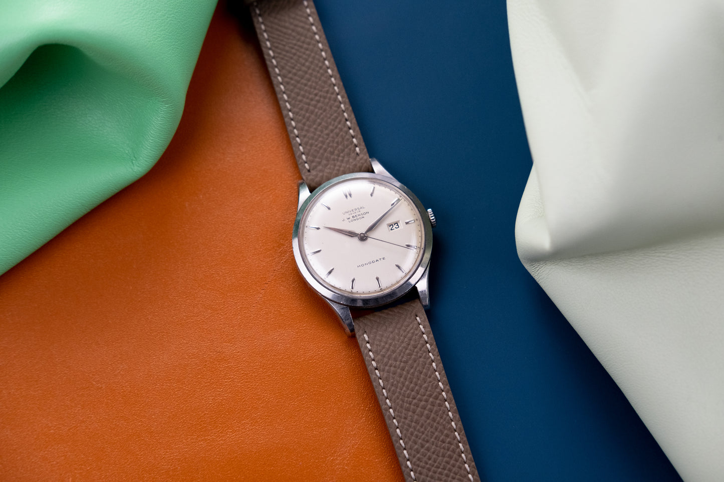 UNIVERSAL GENEVE Monodate Ref. 21319/1 (c. 1952)
