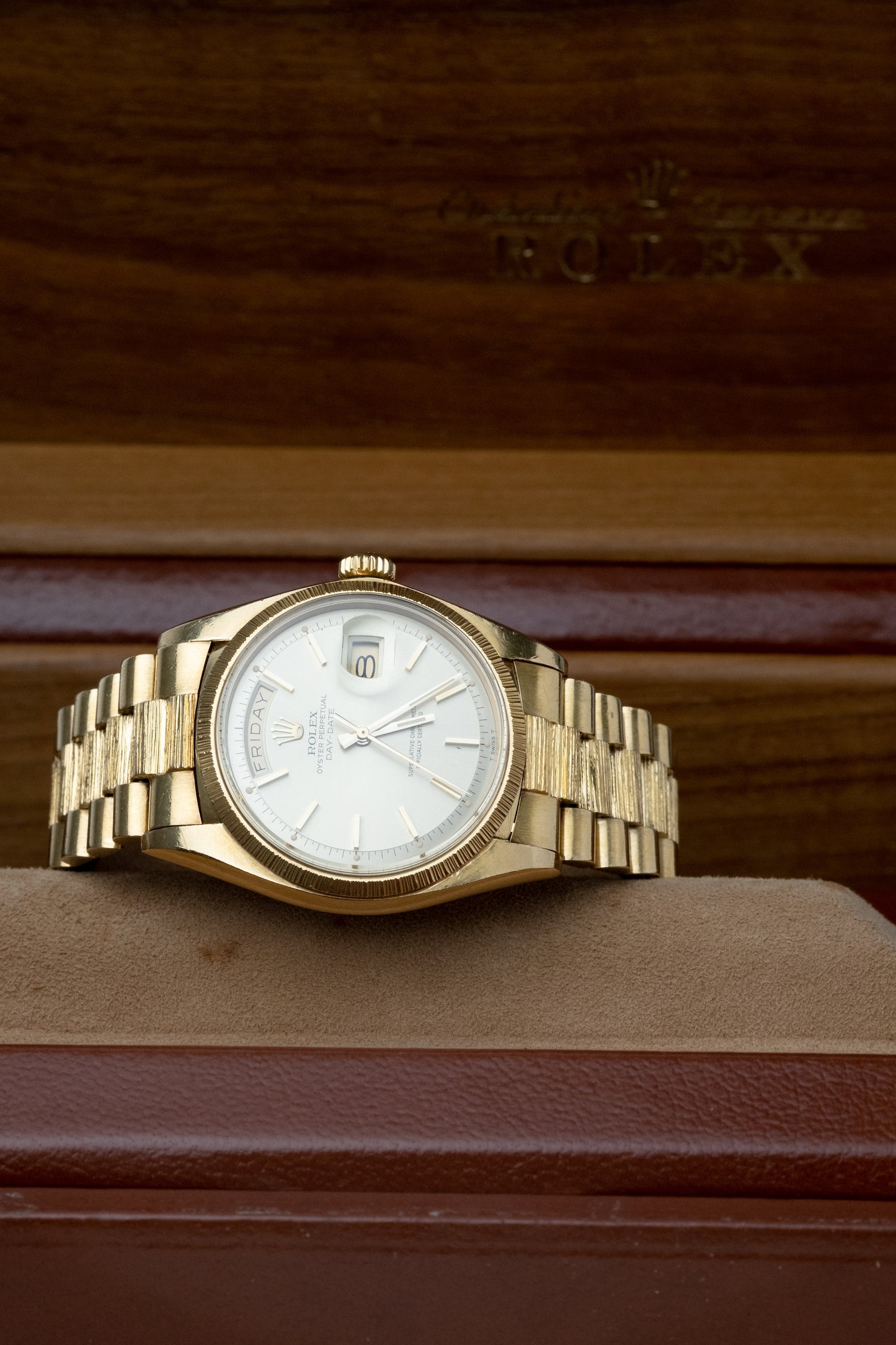ROLEX Oyster Perpetual Day Date Ref. 1807 Bark finish President 18ct Yellow Gold (1973)