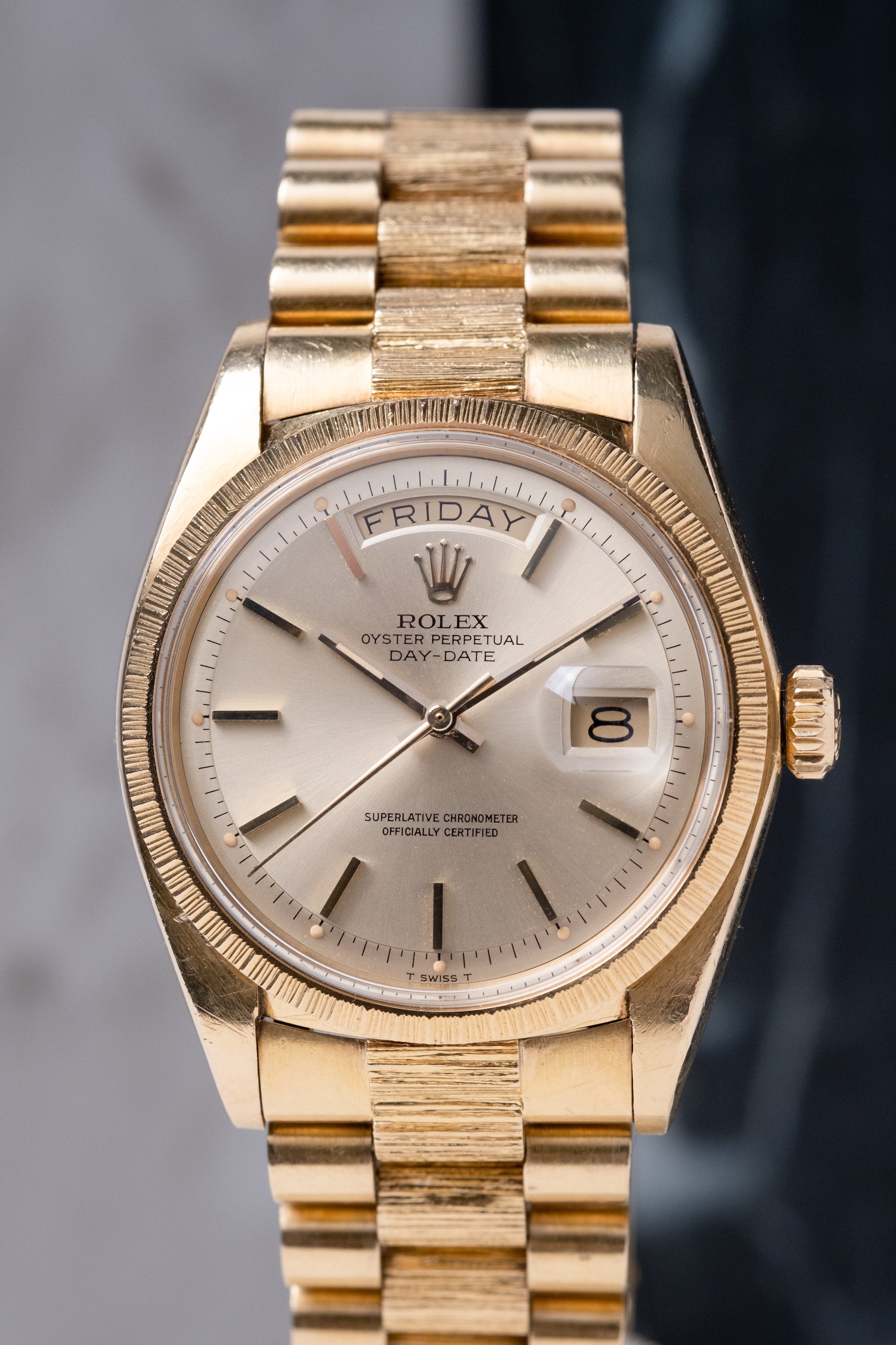 ROLEX Oyster Perpetual Day Date Ref. 1807 Bark finish President 18ct Yellow Gold (1973)