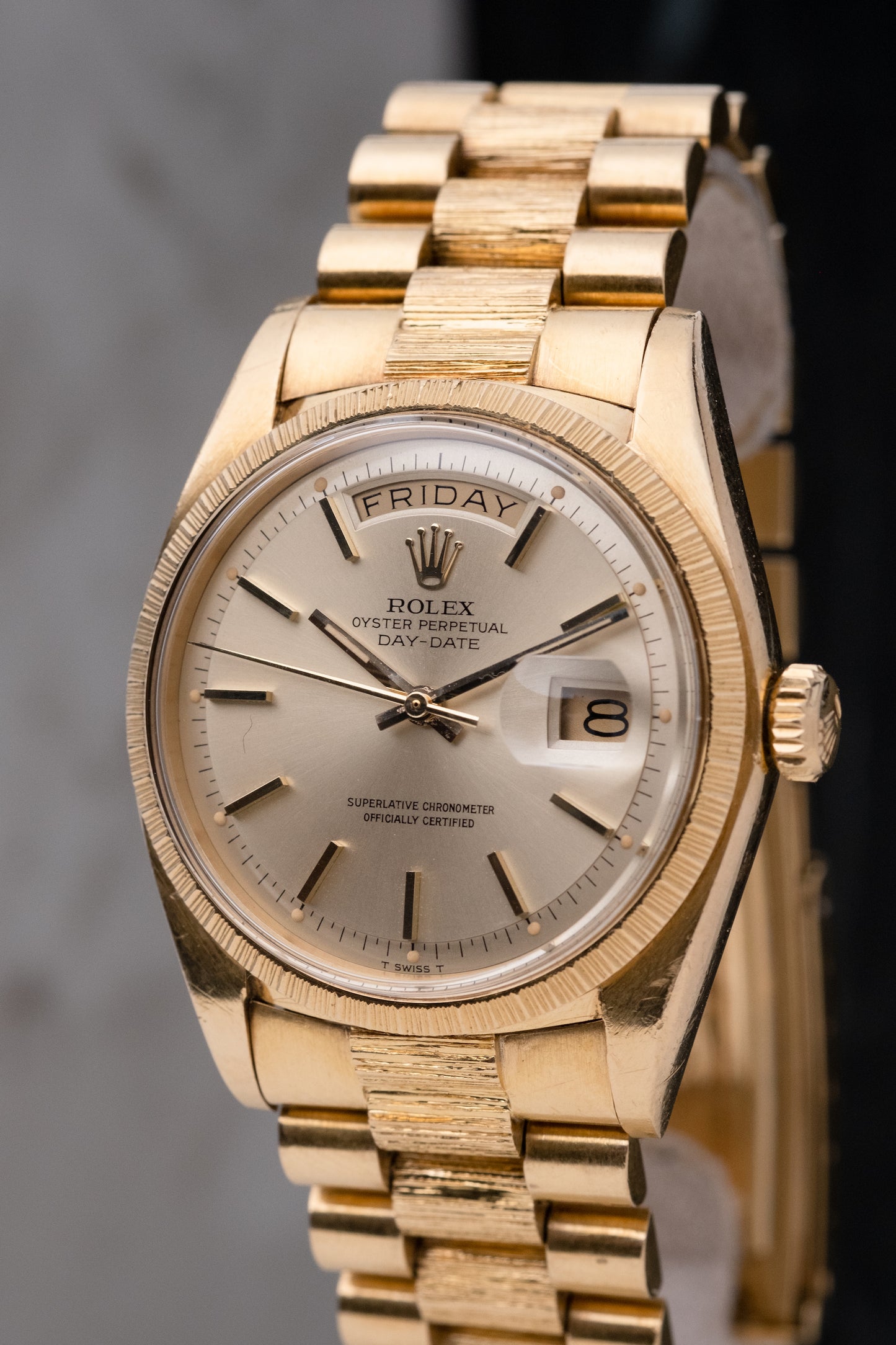 ROLEX Oyster Perpetual Day Date Ref. 1807 Bark finish President 18ct Yellow Gold (1973)