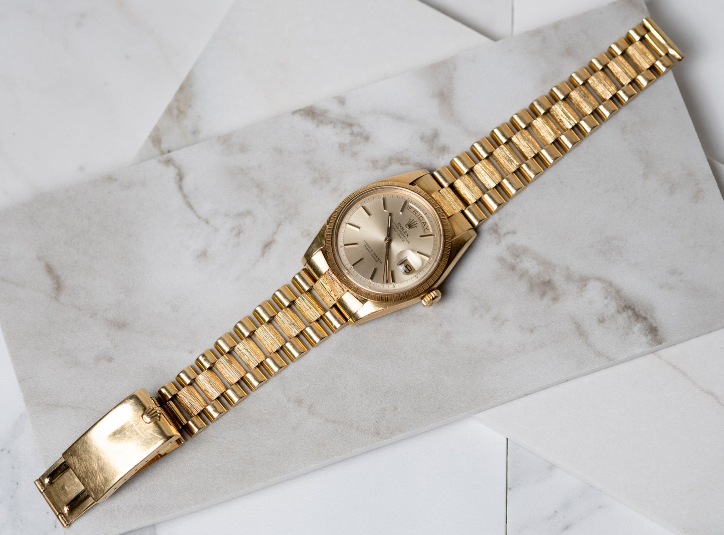 ROLEX Oyster Perpetual Day Date Ref. 1807 Bark finish President 18ct Yellow Gold (1973)