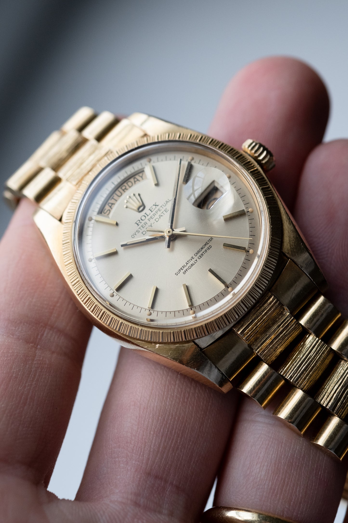 ROLEX Oyster Perpetual Day Date Ref. 1807 Bark finish President 18ct Yellow Gold (1973)