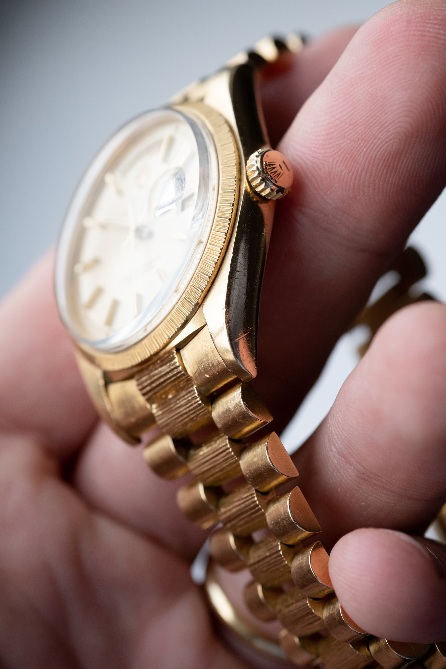 ROLEX Oyster Perpetual Day Date Ref. 1807 Bark finish President 18ct Yellow Gold (1973)