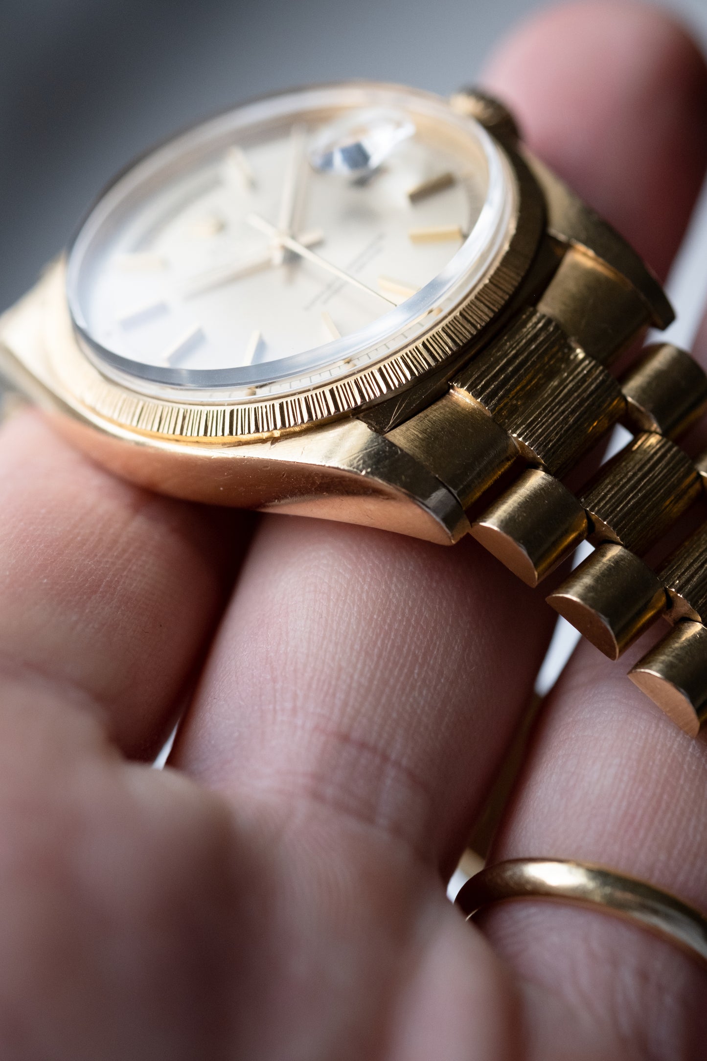 ROLEX Oyster Perpetual Day Date Ref. 1807 Bark finish President 18ct Yellow Gold (1973)