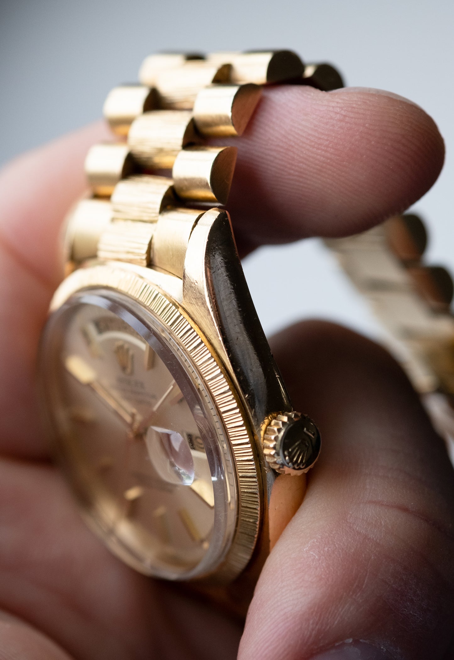 ROLEX Oyster Perpetual Day Date Ref. 1807 Bark finish President 18ct Yellow Gold (1973)