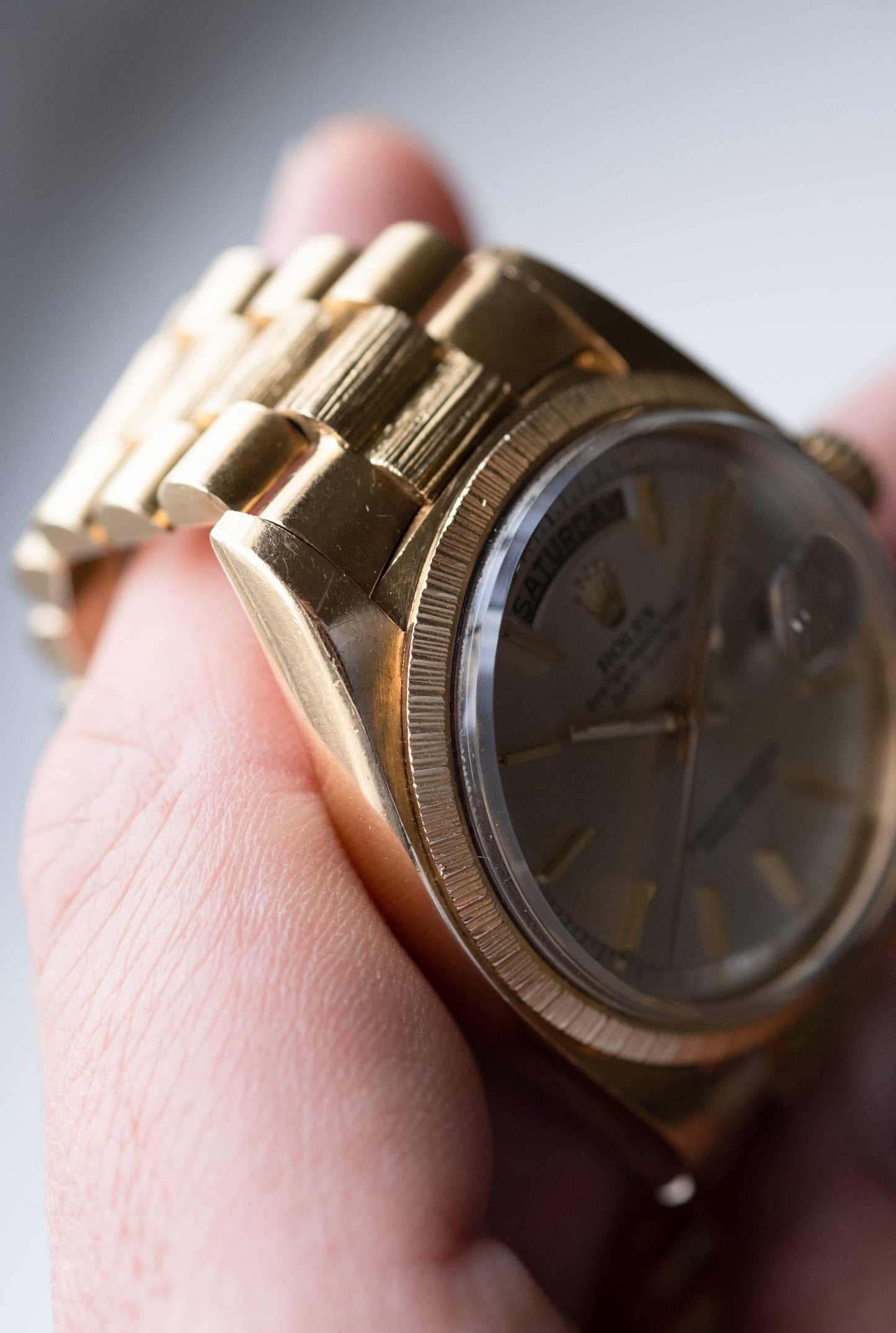 ROLEX Oyster Perpetual Day Date Ref. 1807 Bark finish President 18ct Yellow Gold (1973)